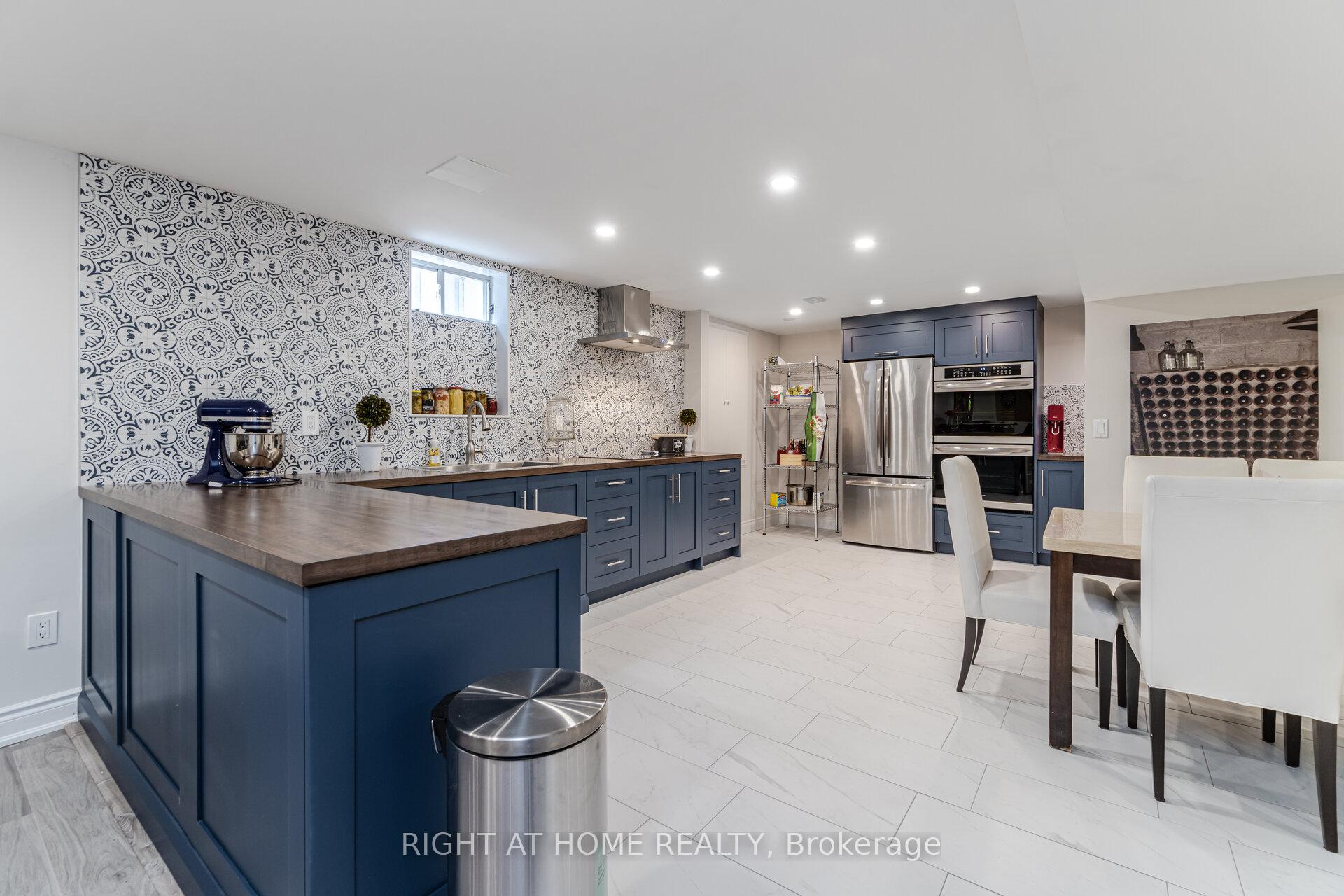 Photo 32 of 110 Green Manor Crescent, Vaughan, East Woodbridge — HOMEH
