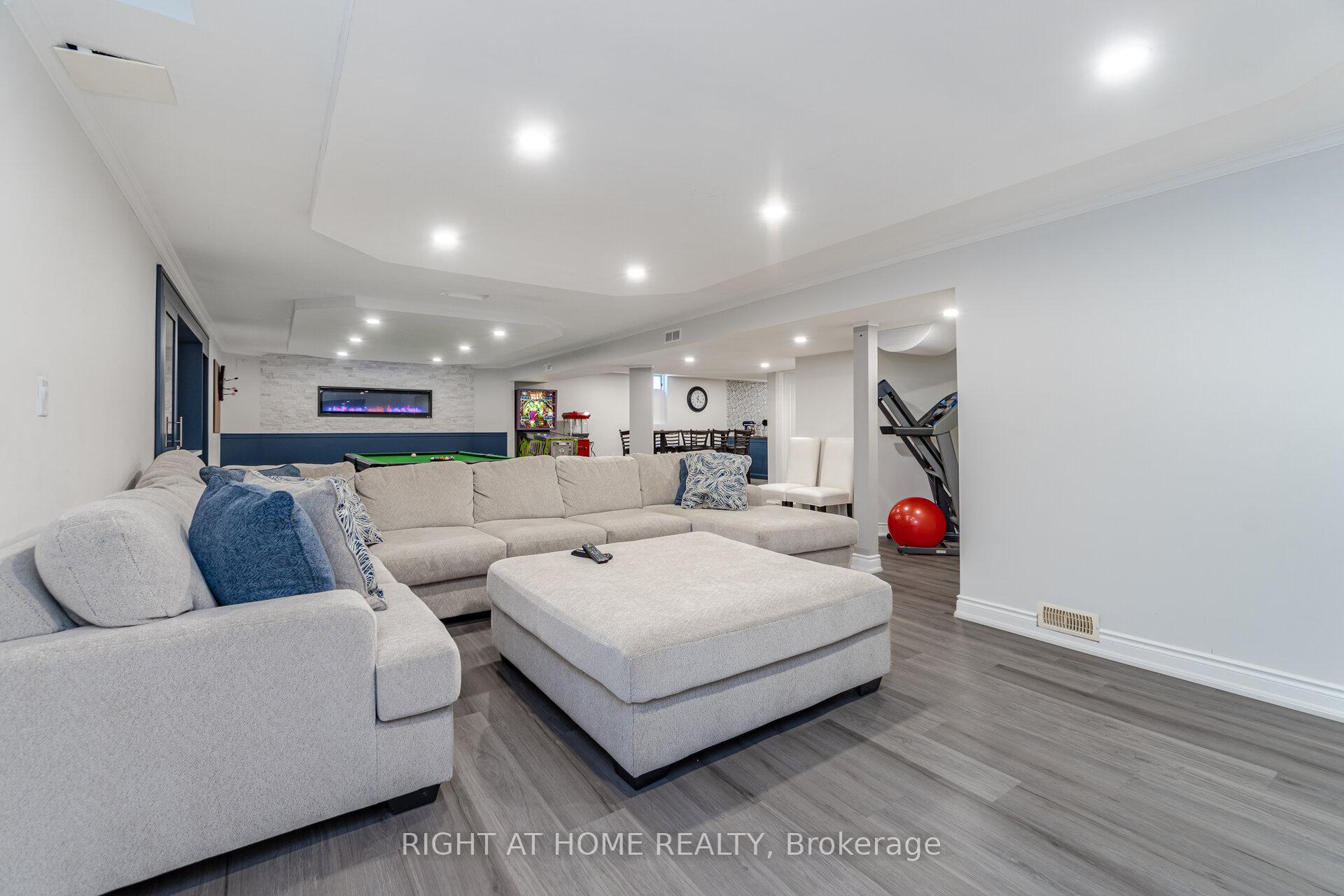 Photo 47 of 110 Green Manor Crescent, Vaughan, East Woodbridge — HOMEH