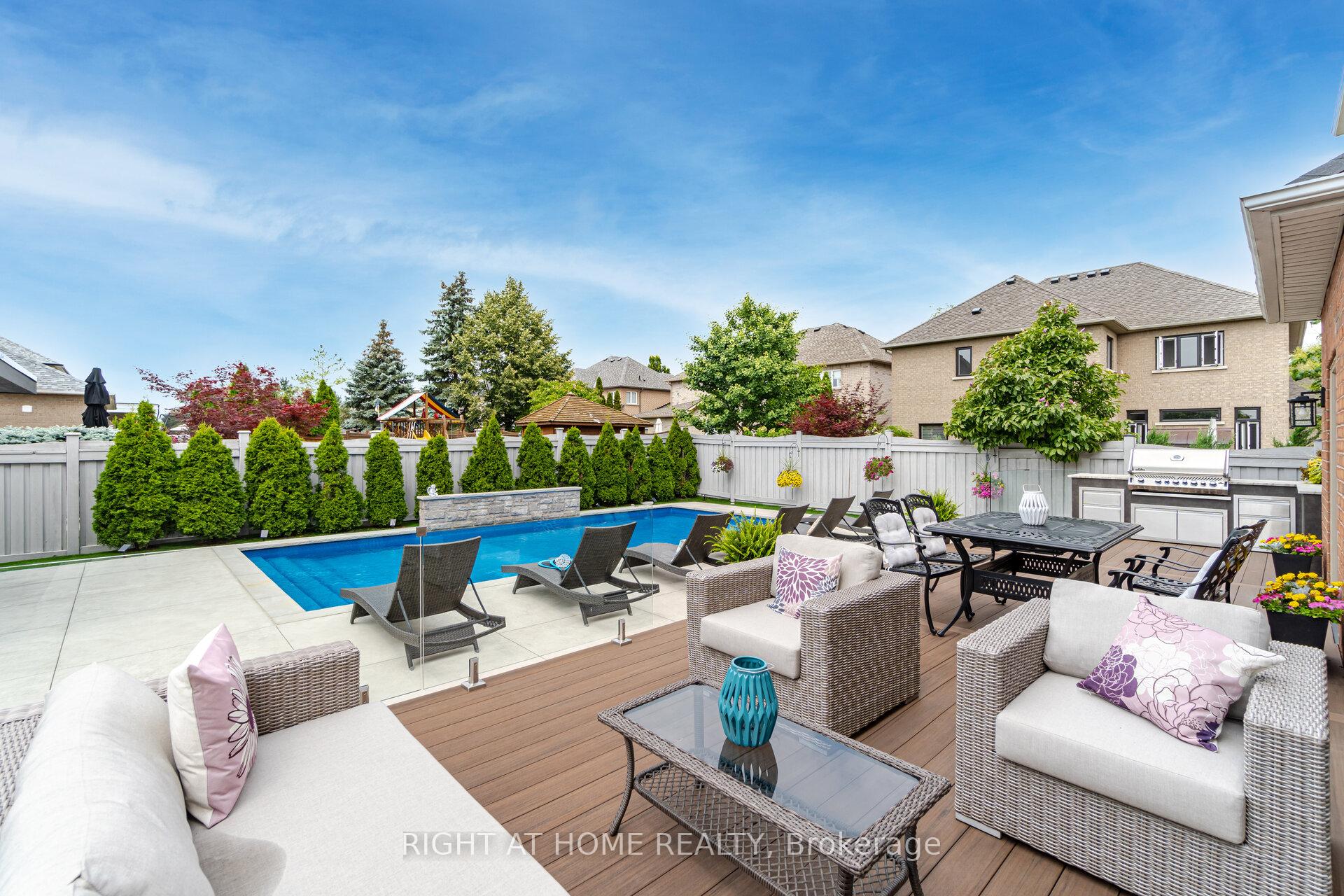 Photo 39 of 110 Green Manor Crescent, Vaughan, East Woodbridge — HOMEH