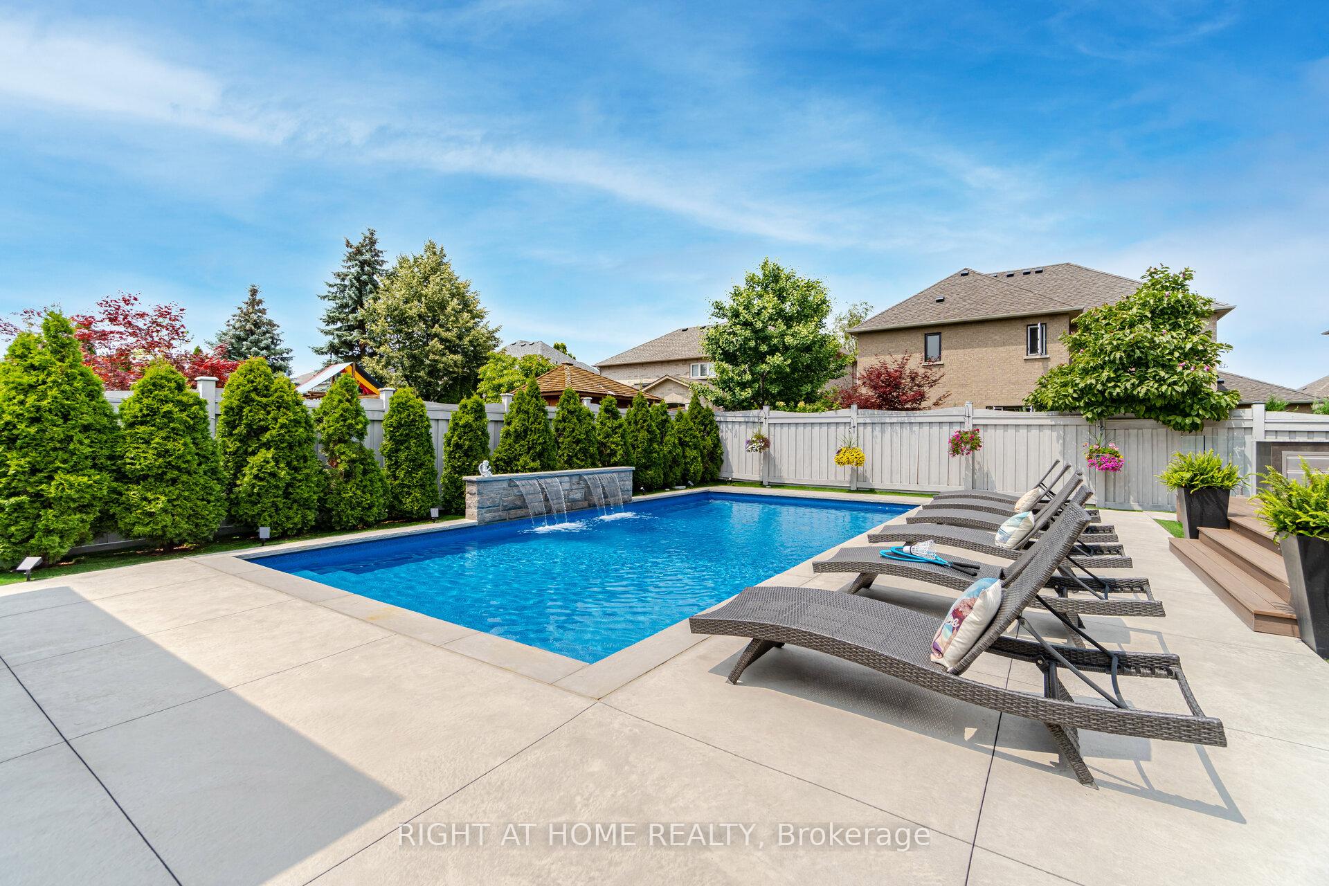 Photo 42 of 110 Green Manor Crescent, Vaughan, East Woodbridge — HOMEH