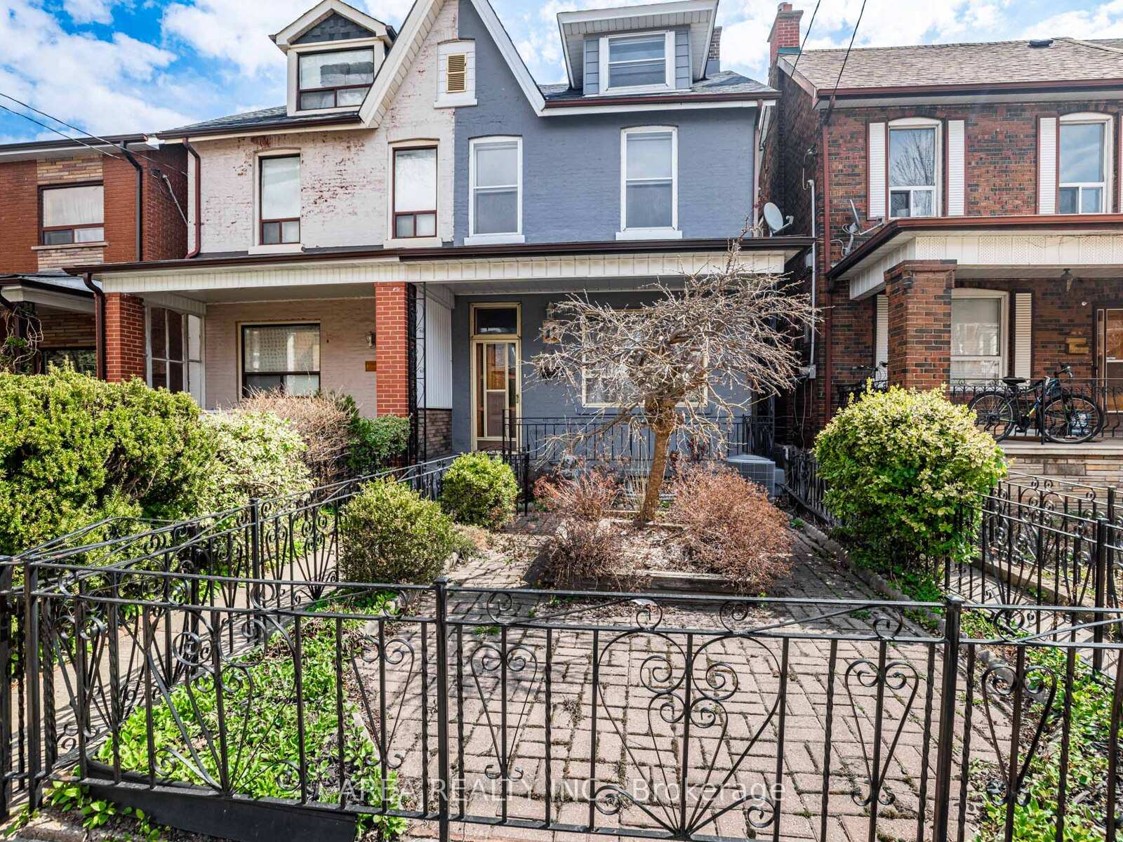 Front of 135 Bellwoods Avenue