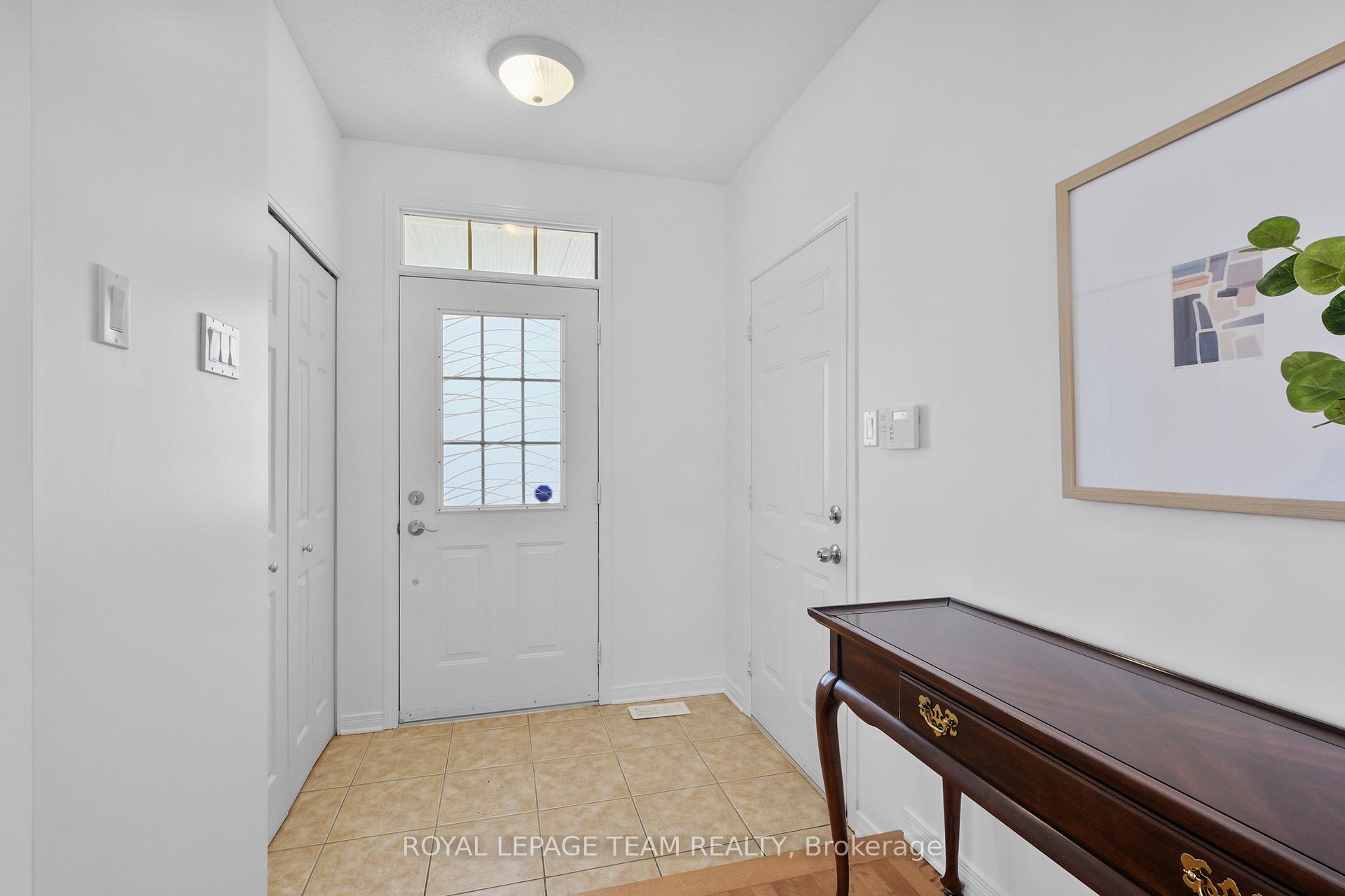 Photo 2 of 126 Arrowwood Drive, Ottawa, Stittsville (South) — HOMEH