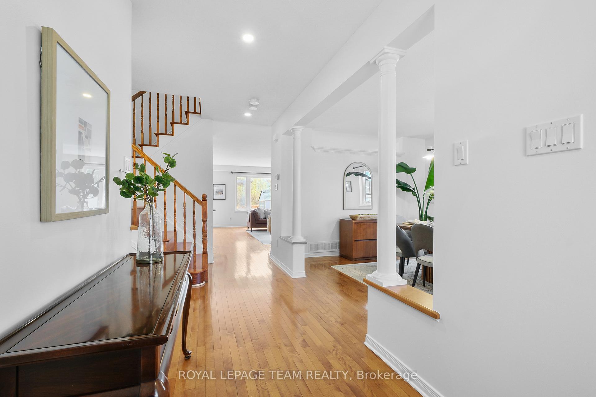Photo 3 of 126 Arrowwood Drive, Ottawa, Stittsville (South) — HOMEH