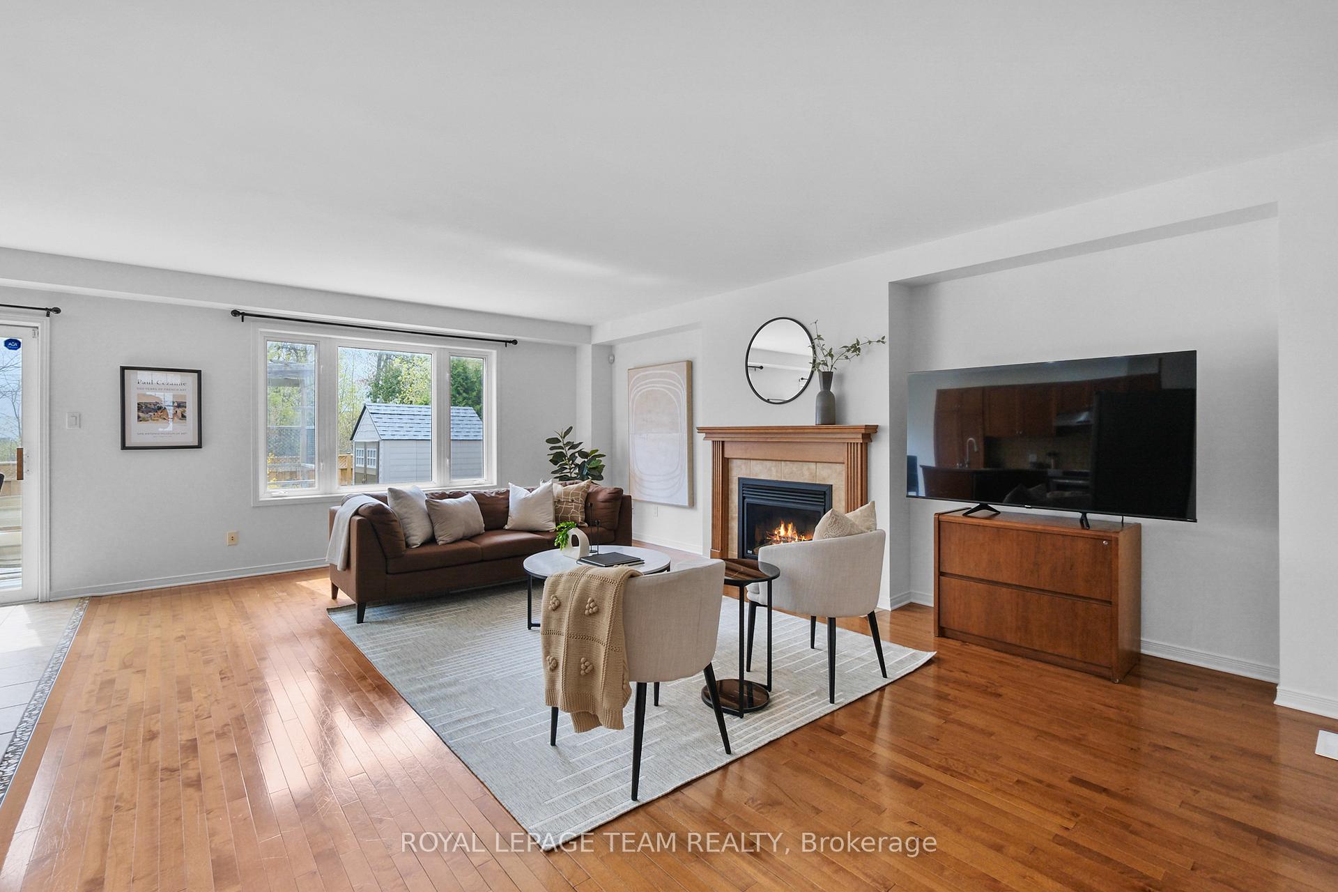 Photo 4 of 126 Arrowwood Drive, Ottawa, Stittsville (South) — HOMEH