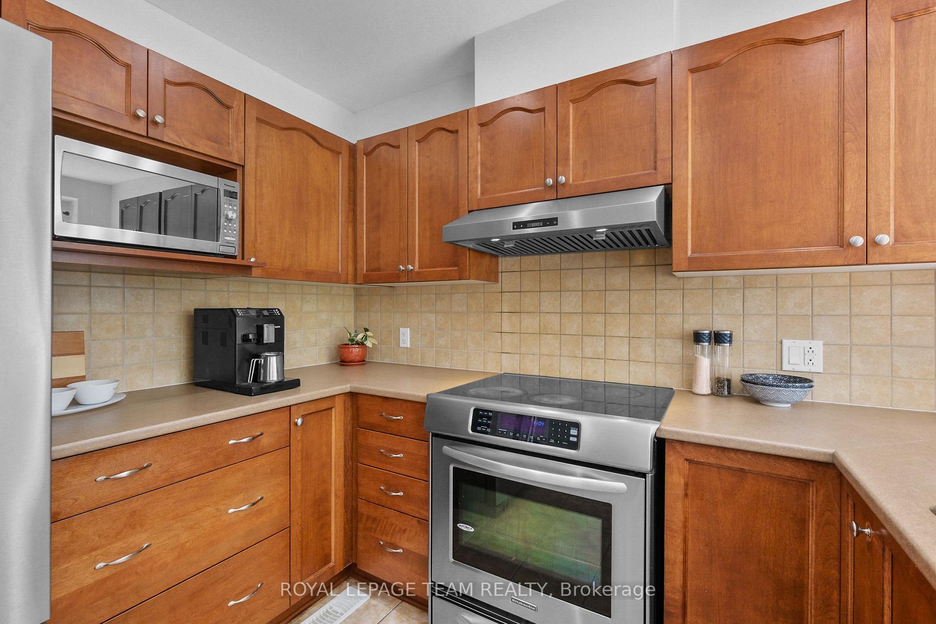 Photo 38 of 126 Arrowwood Drive, Ottawa, Stittsville (South) — HOMEH