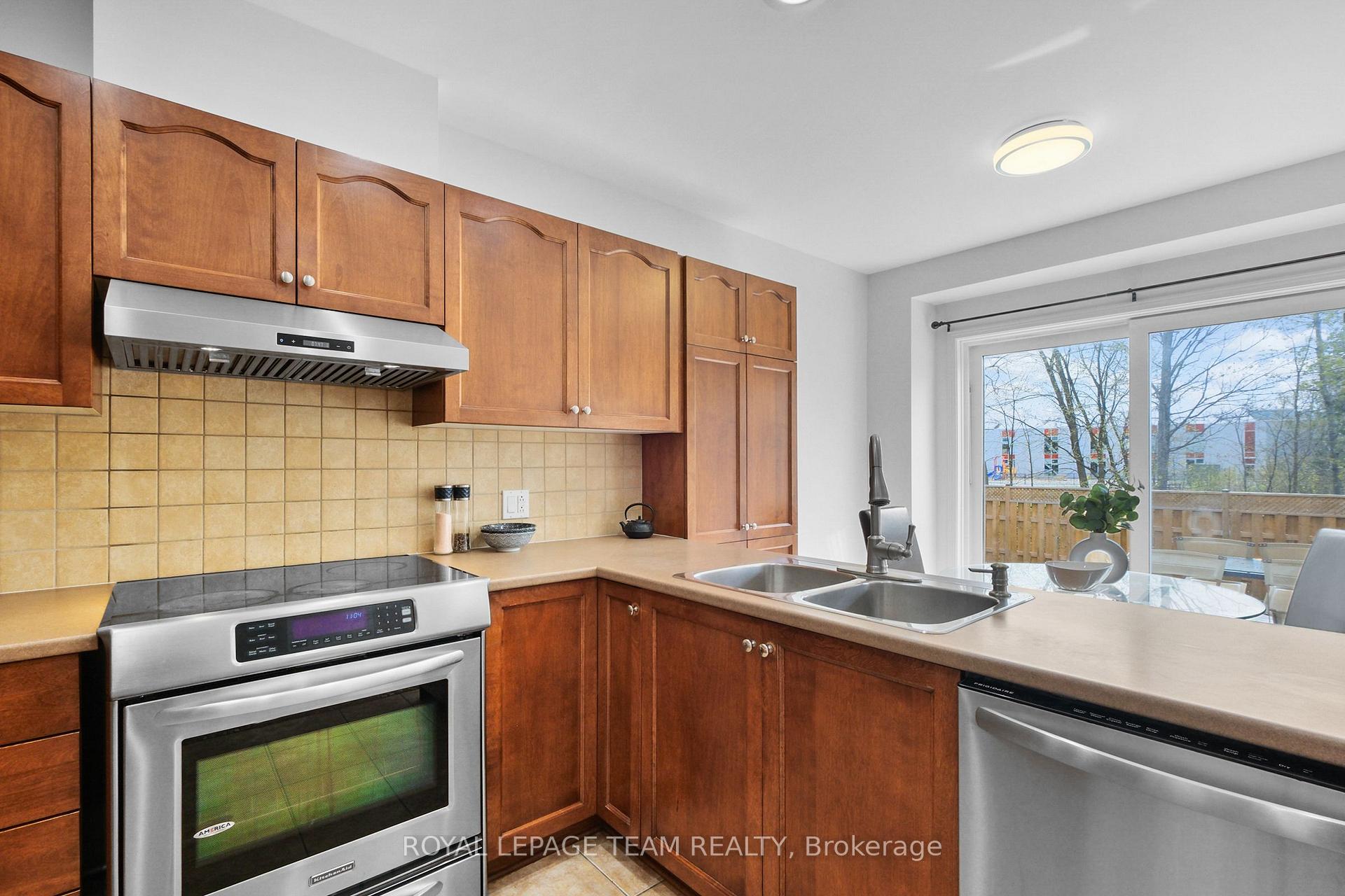 Photo 41 of 126 Arrowwood Drive, Ottawa, Stittsville (South) — HOMEH
