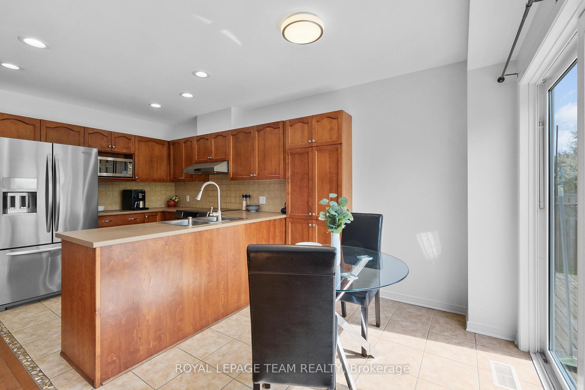Photo 20 of 126 Arrowwood Drive, Ottawa, Stittsville (South) — HOMEH