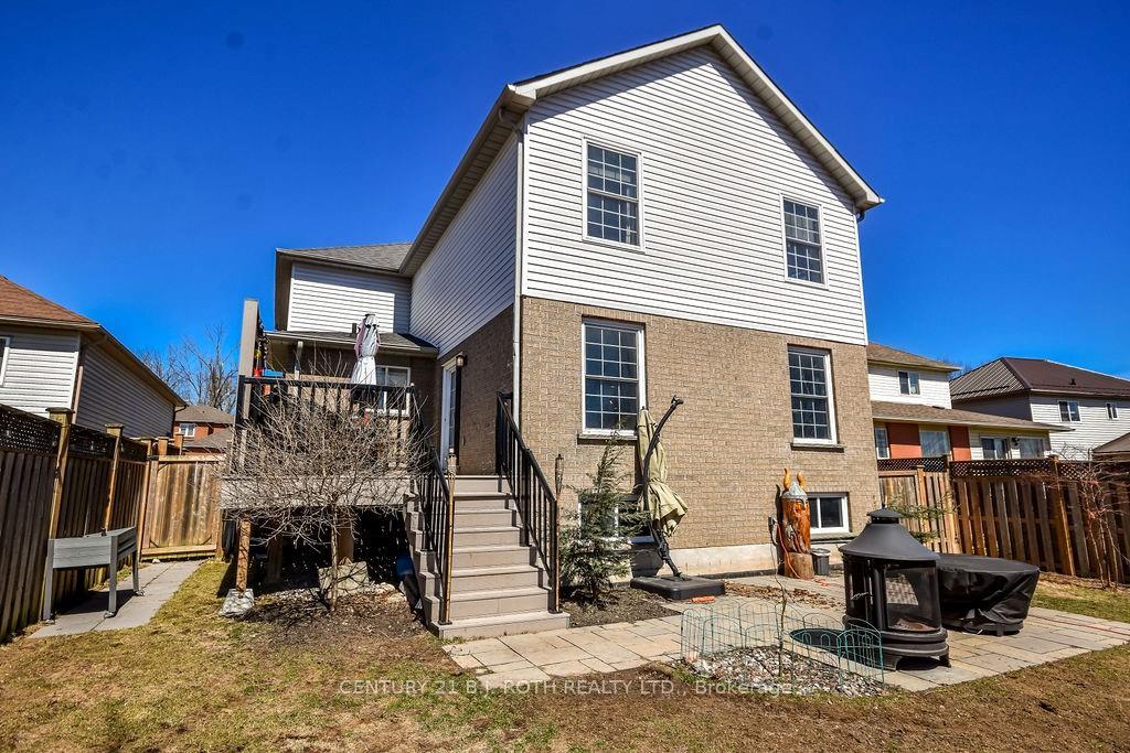 Photo 3 of 17 Frontier Avenue, Orillia — HOMEH