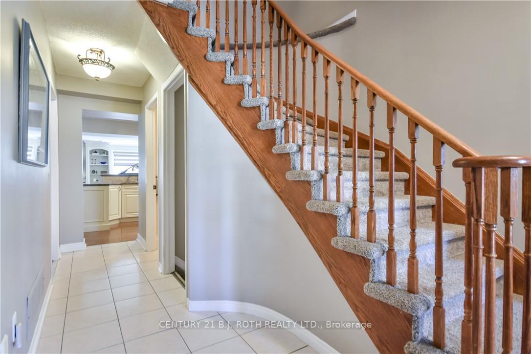 Photo 11 of 17 Frontier Avenue, Orillia — HOMEH