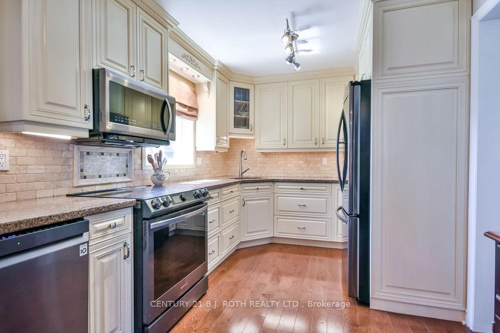 Photo 12 of 17 Frontier Avenue, Orillia — HOMEH