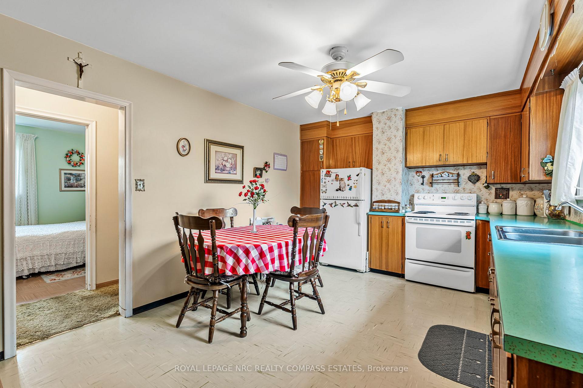 Photo 4 of 7 Ernest Street, St. Catharines, Lakeport — HOMEH