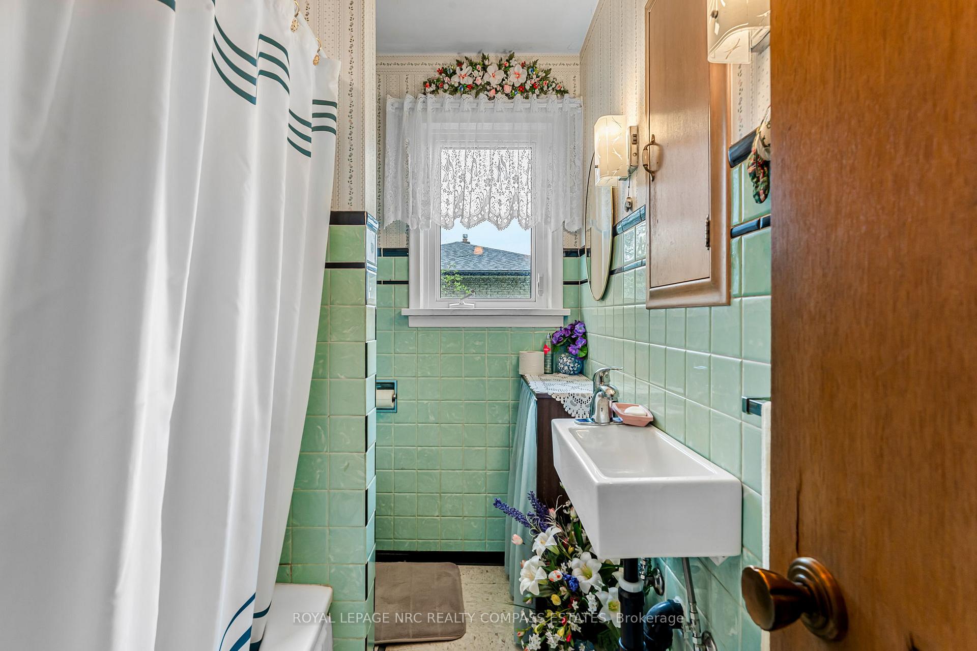 Photo 10 of 7 Ernest Street, St. Catharines, Lakeport — HOMEH