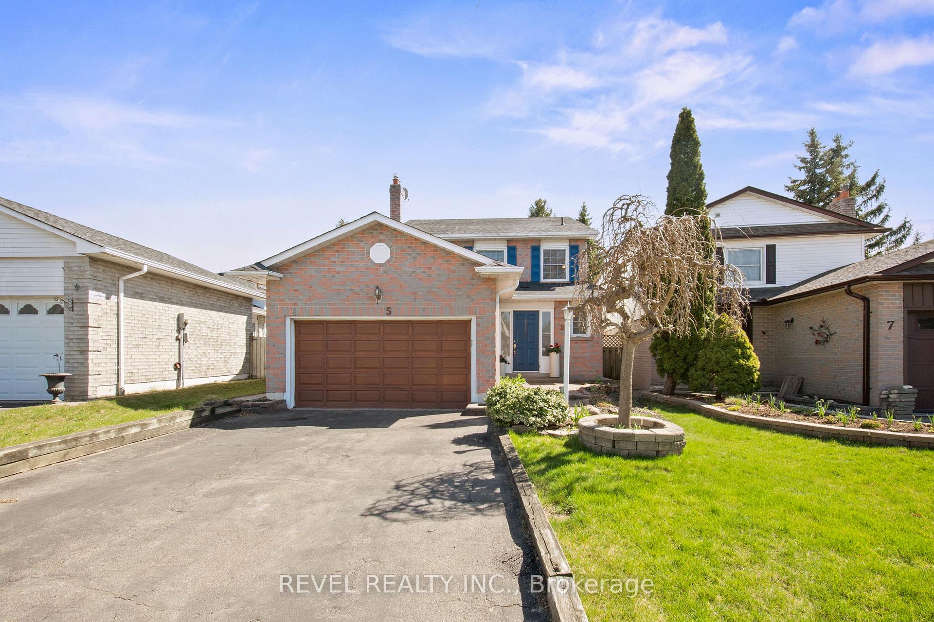 Photo 1 of 5 Winners Circle, Whitby, Blue Grass Meadows — HOMEH