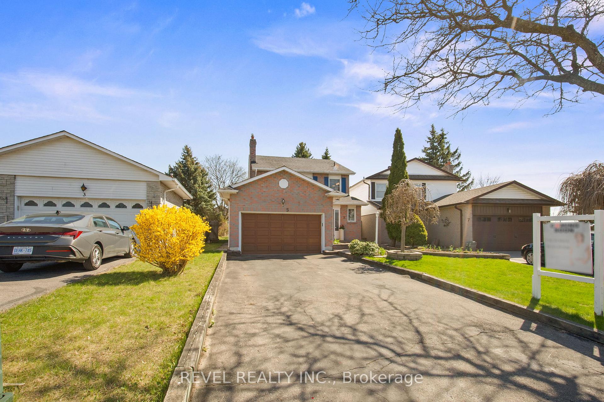 Photo 5 of 5 Winners Circle, Whitby, Blue Grass Meadows — HOMEH