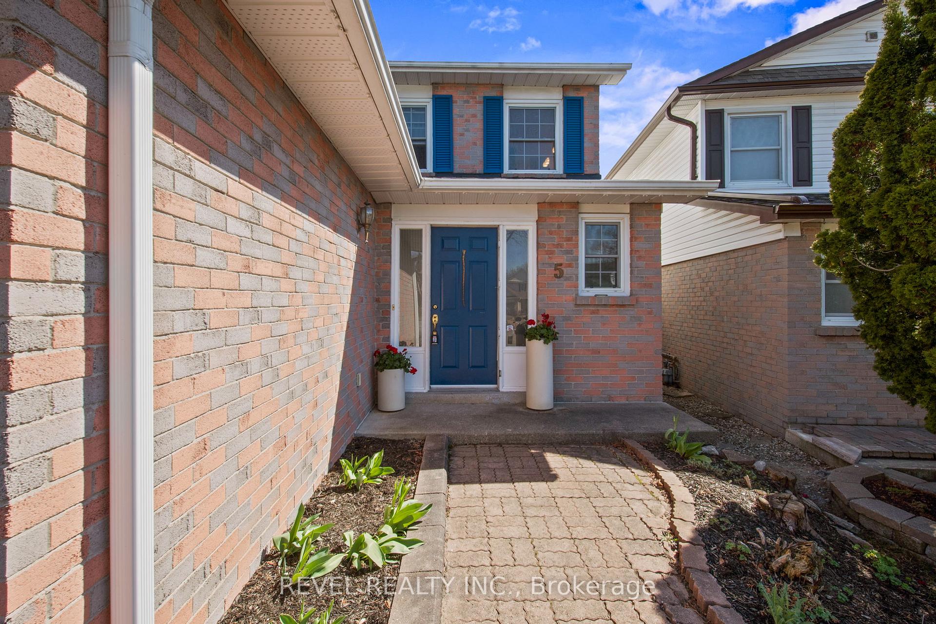 Photo 4 of 5 Winners Circle, Whitby, Blue Grass Meadows — HOMEH