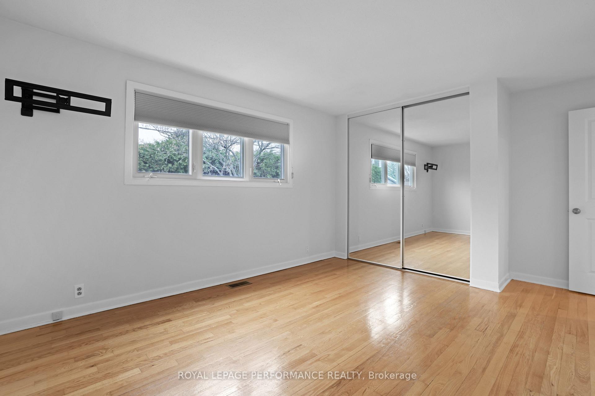 Photo 14 of 64 Crystal Beach Drive, Ottawa, Crystal Beach — HOMEH