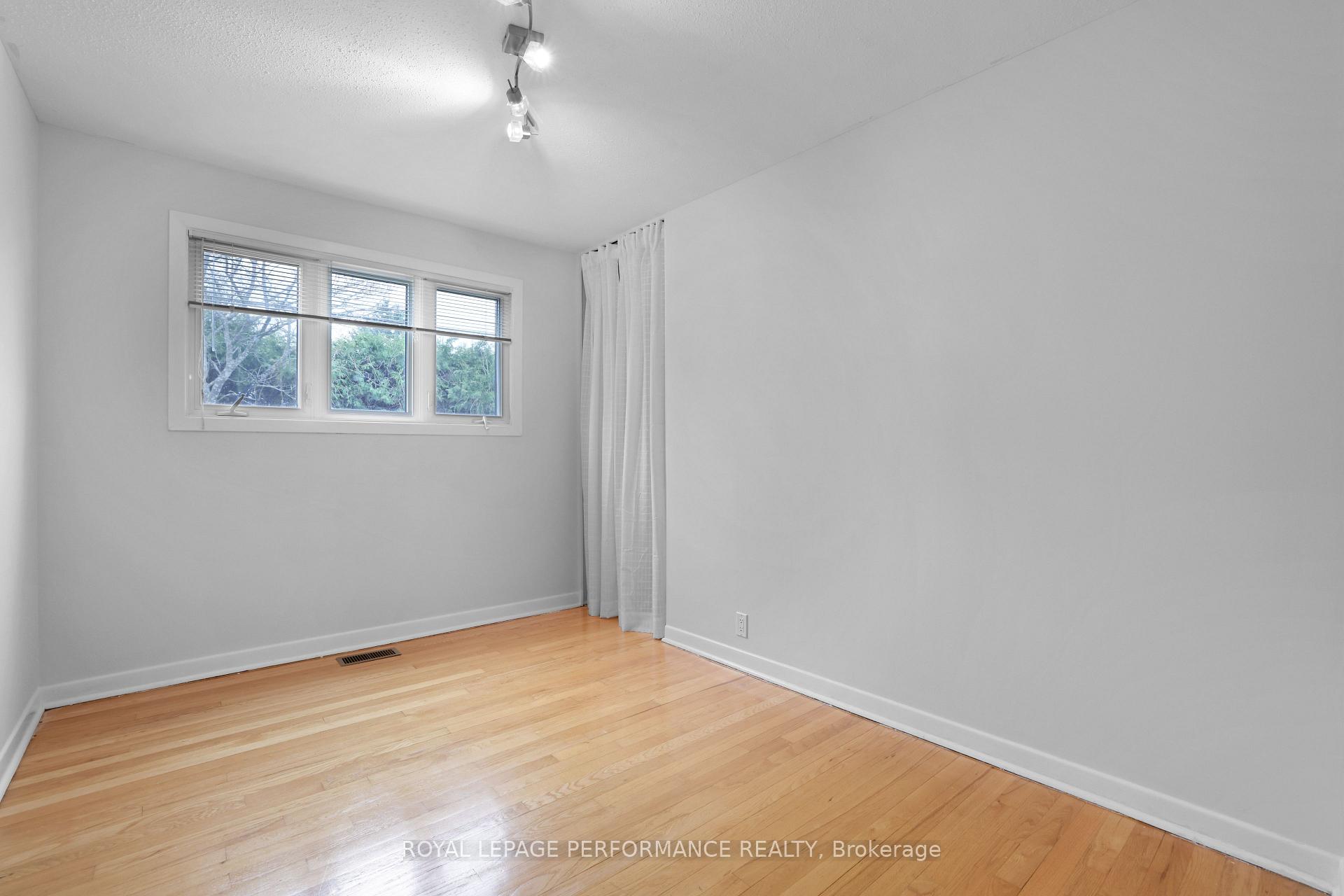 Photo 32 of 64 Crystal Beach Drive, Ottawa, Crystal Beach — HOMEH