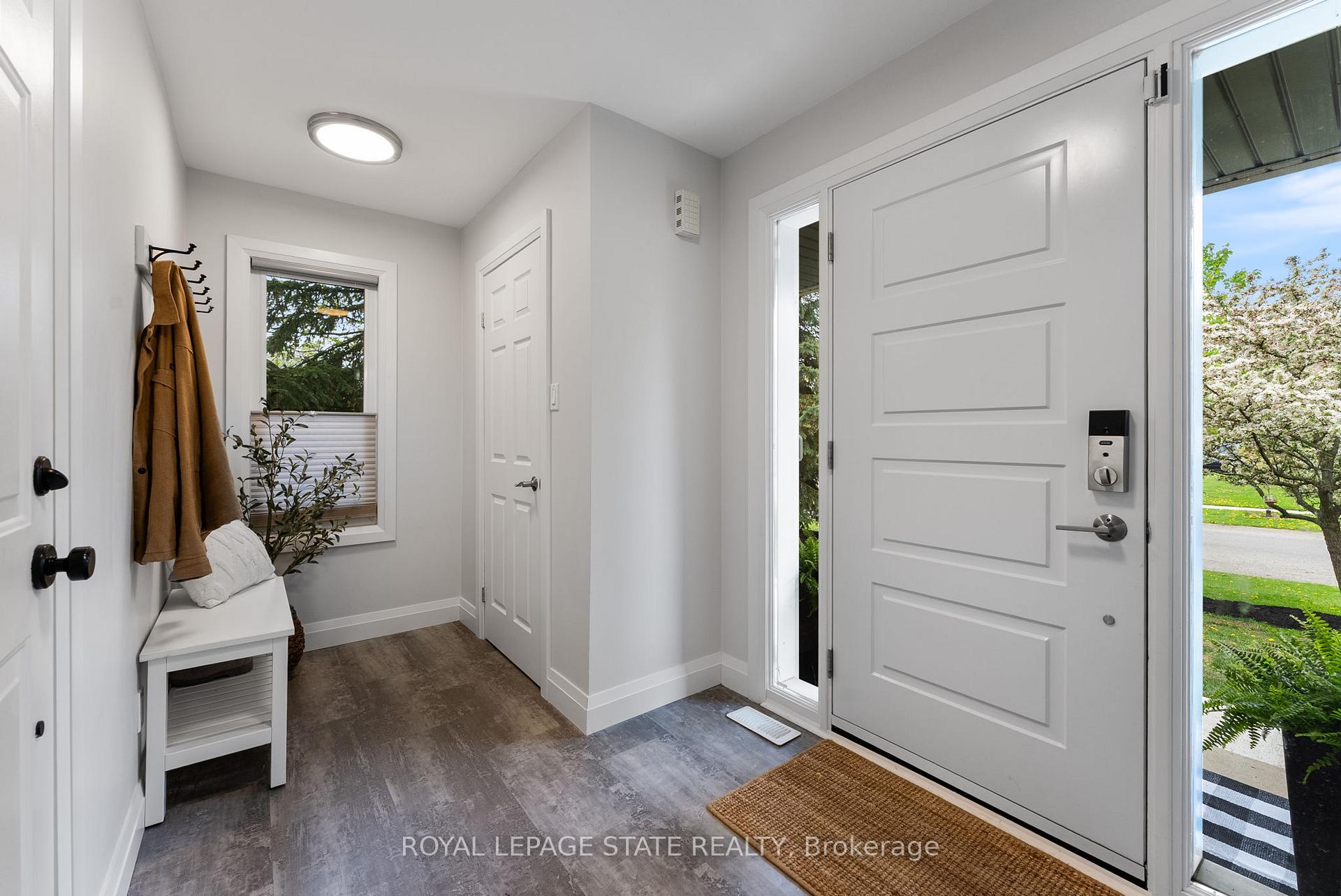Photo 4 of 35 Morwick Drive, Hamilton, Ancaster — HOMEH