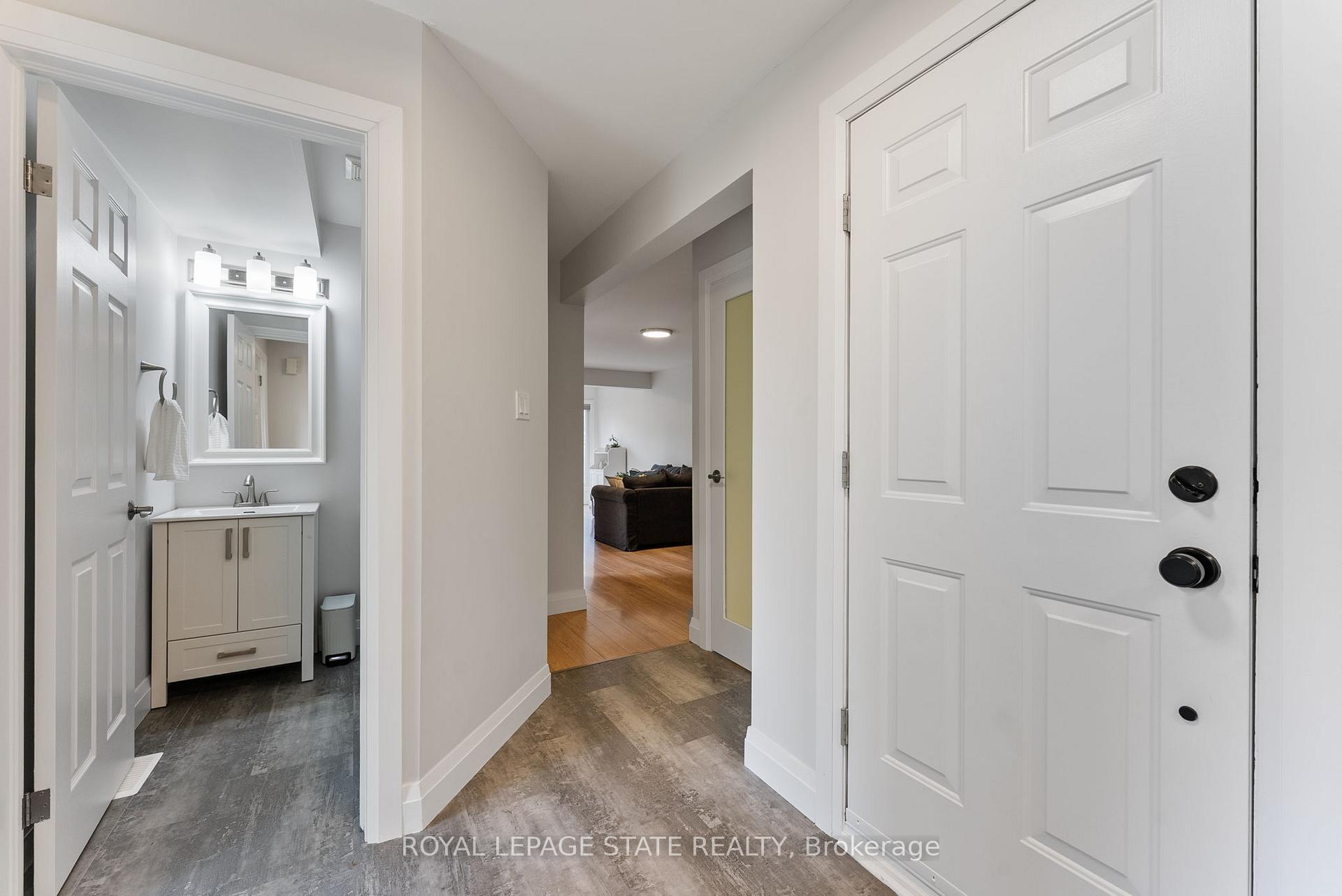 Photo 3 of 35 Morwick Drive, Hamilton, Ancaster — HOMEH
