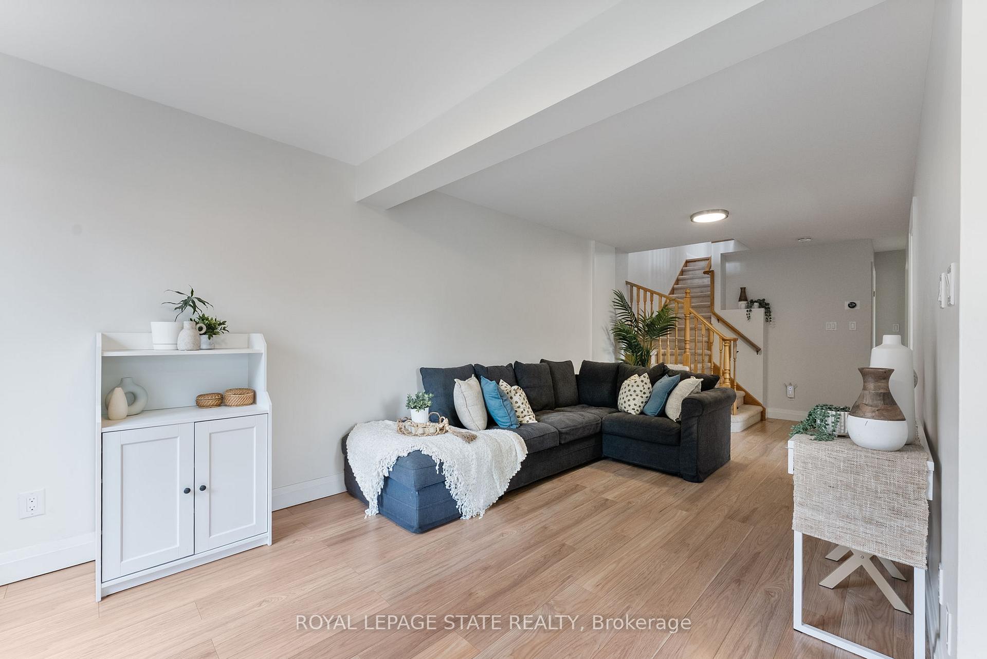 Photo 7 of 35 Morwick Drive, Hamilton, Ancaster — HOMEH