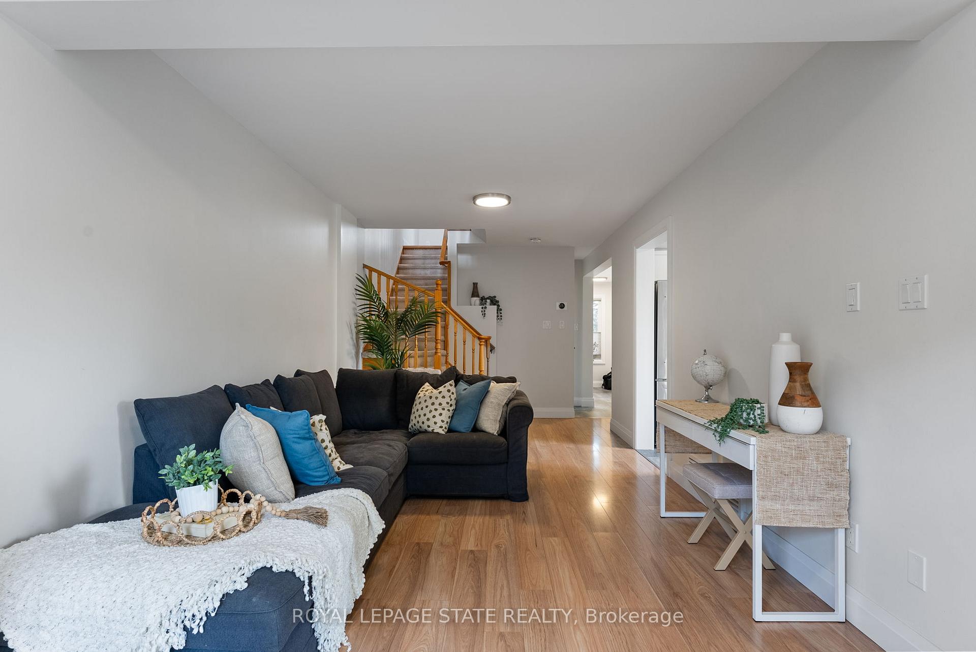 Photo 5 of 35 Morwick Drive, Hamilton, Ancaster — HOMEH