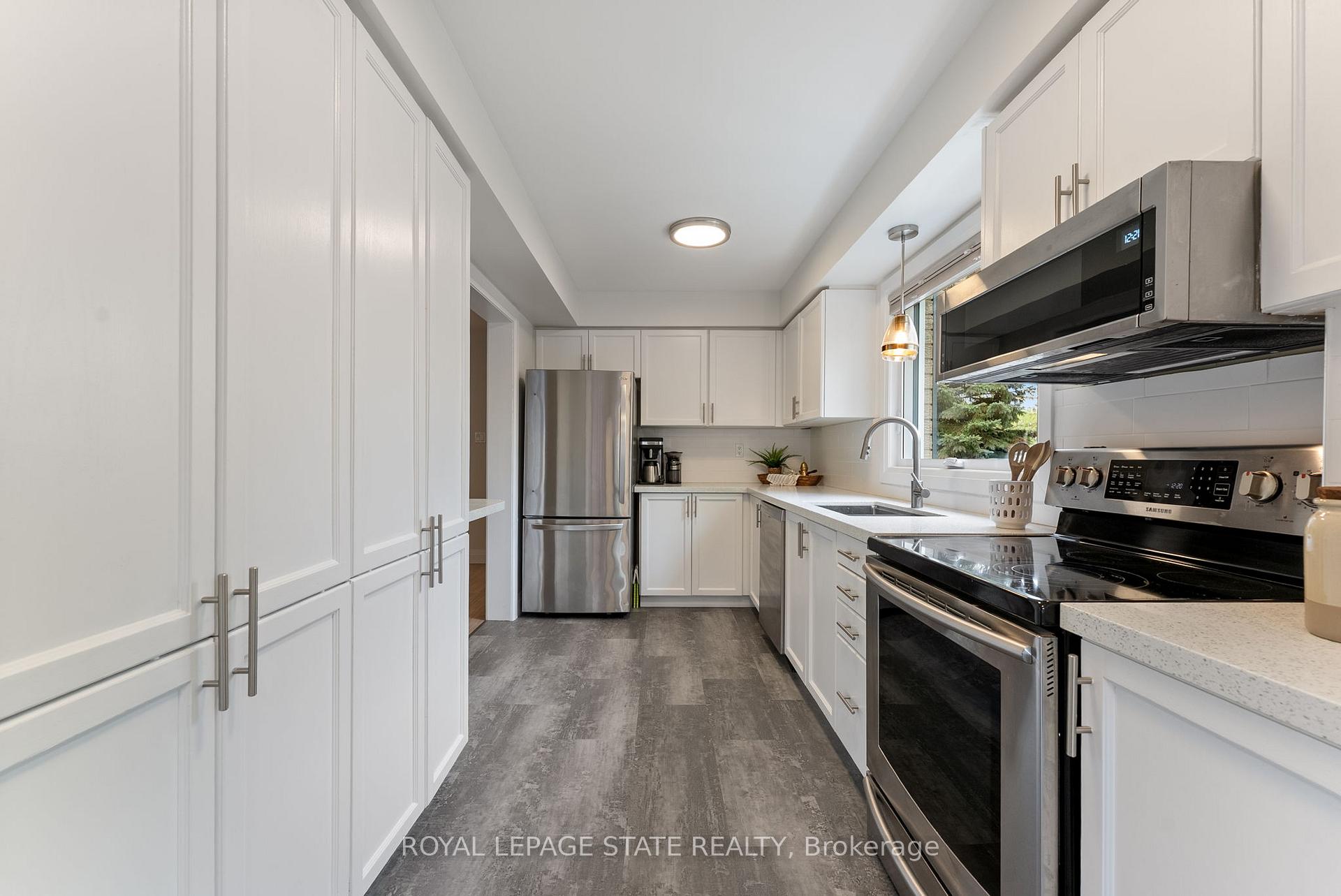 Photo 9 of 35 Morwick Drive, Hamilton, Ancaster — HOMEH