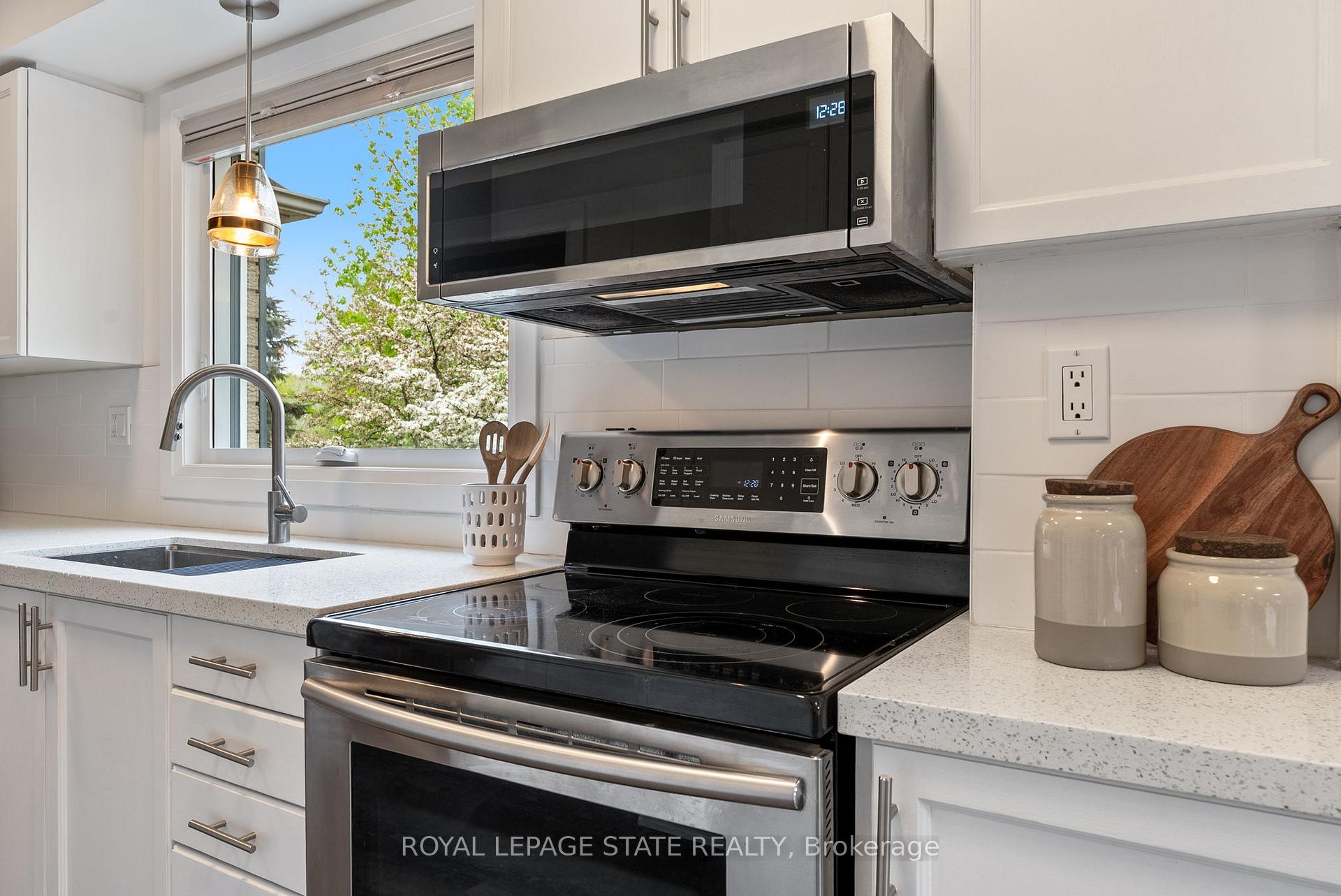 Photo 23 of 35 Morwick Drive, Hamilton, Ancaster — HOMEH
