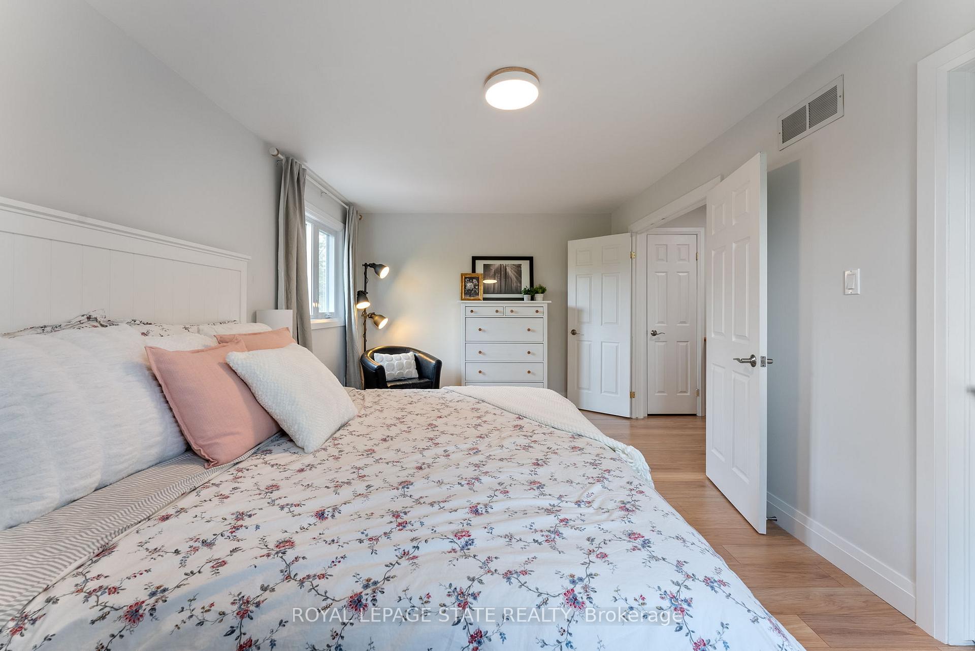 Photo 32 of 35 Morwick Drive, Hamilton, Ancaster — HOMEH