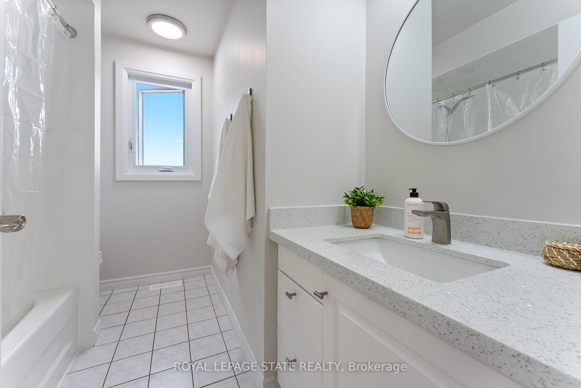 Photo 31 of 35 Morwick Drive, Hamilton, Ancaster — HOMEH