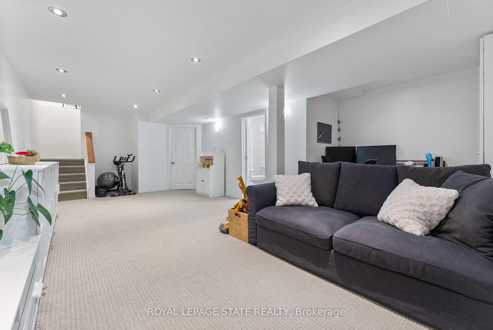 Photo 16 of 35 Morwick Drive, Hamilton, Ancaster — HOMEH