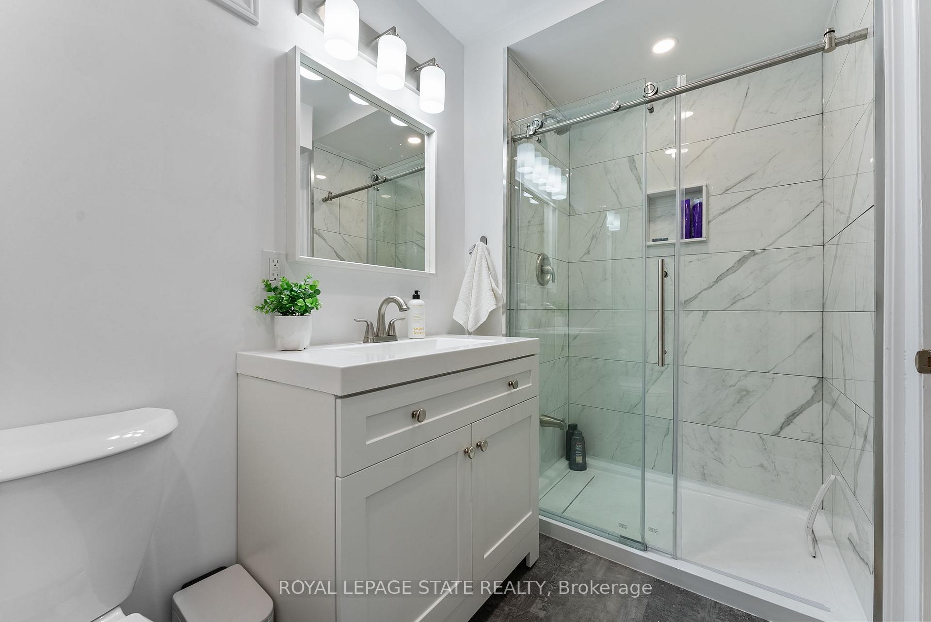 Photo 13 of 35 Morwick Drive, Hamilton, Ancaster — HOMEH