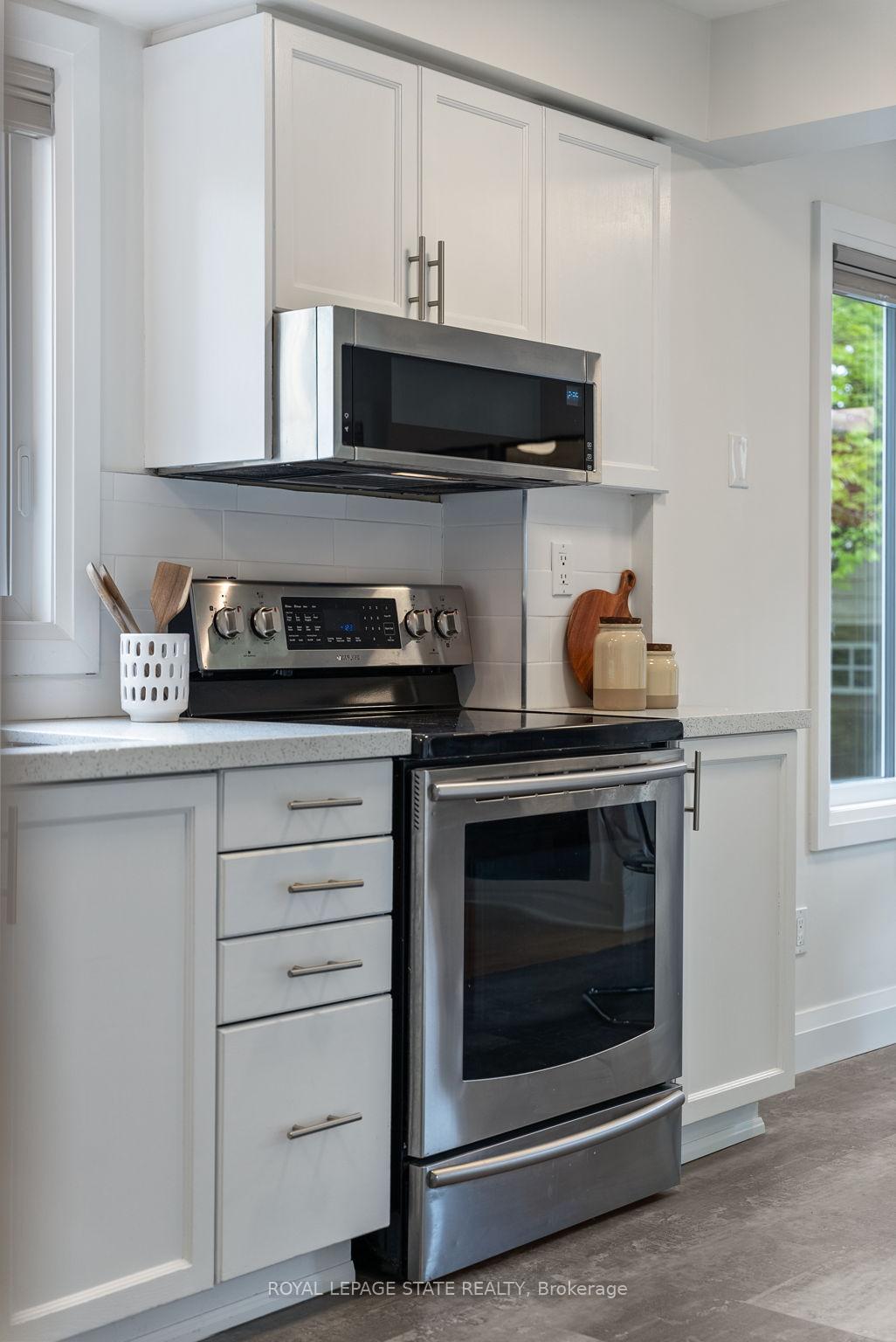 Photo 10 of 35 Morwick Drive, Hamilton, Ancaster — HOMEH
