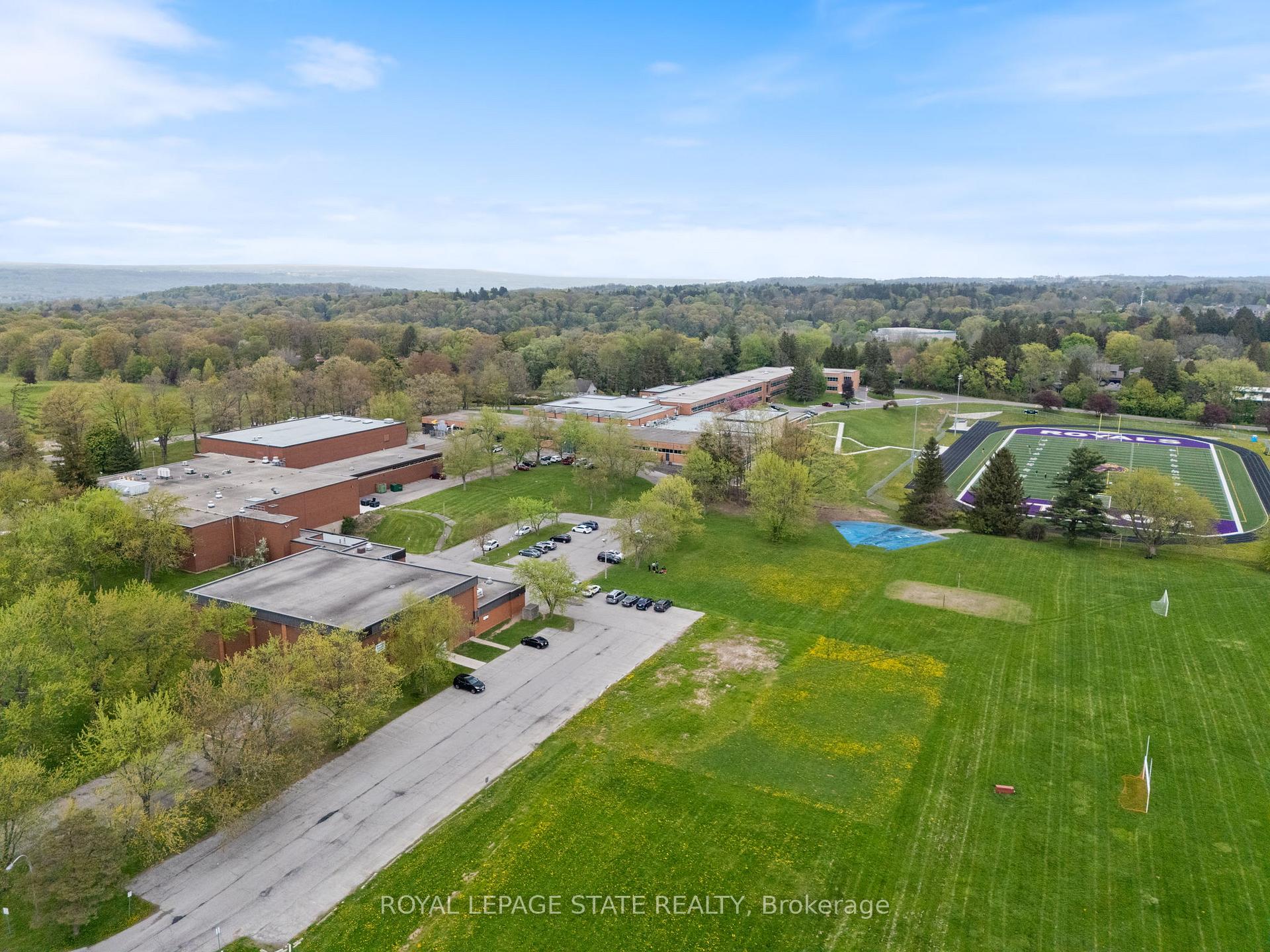 Photo 39 of 35 Morwick Drive, Hamilton, Ancaster — HOMEH