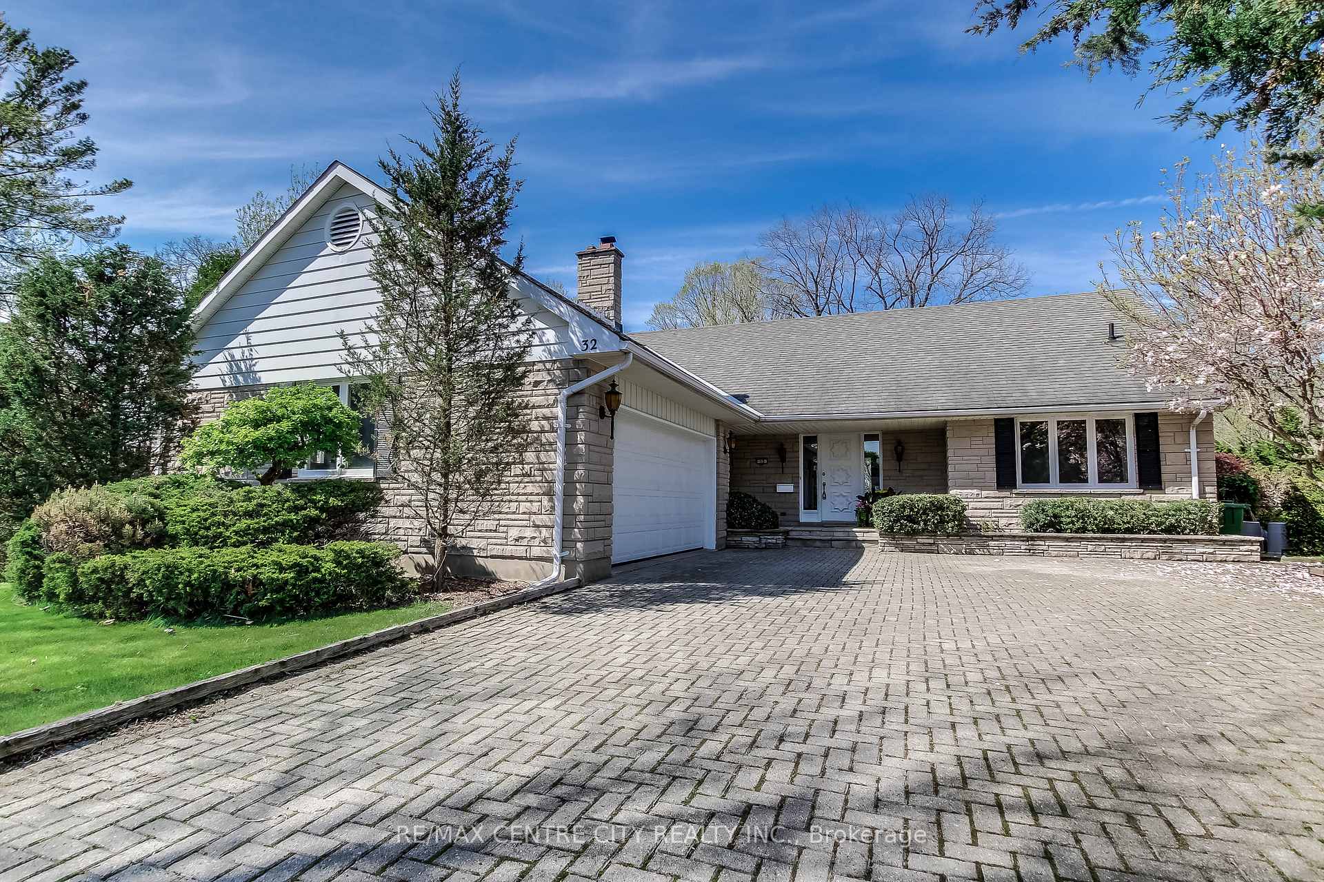Photo 1 of 32 Locke Avenue, St. Thomas — HOMEH