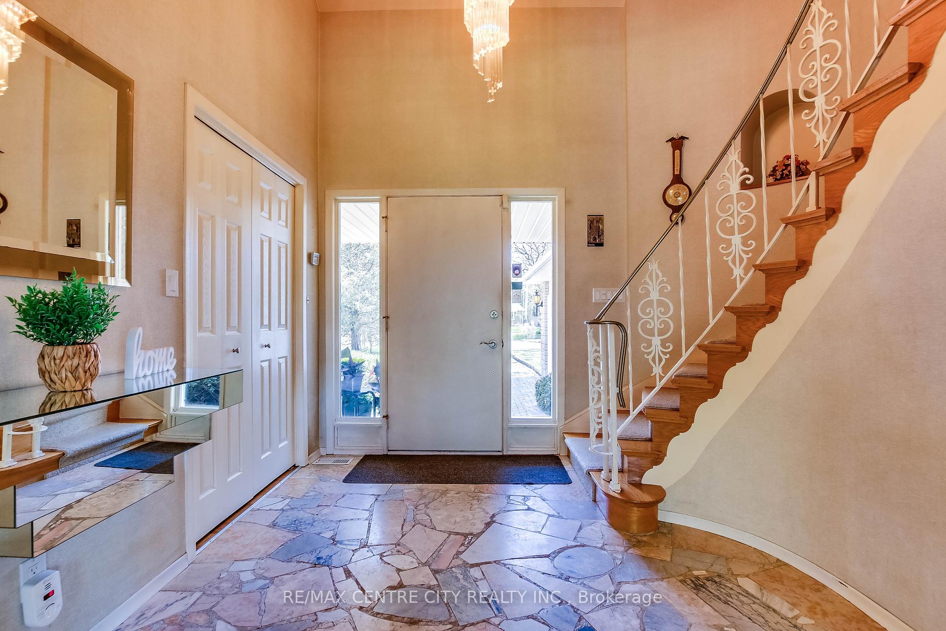 Photo 8 of 32 Locke Avenue, St. Thomas — HOMEH