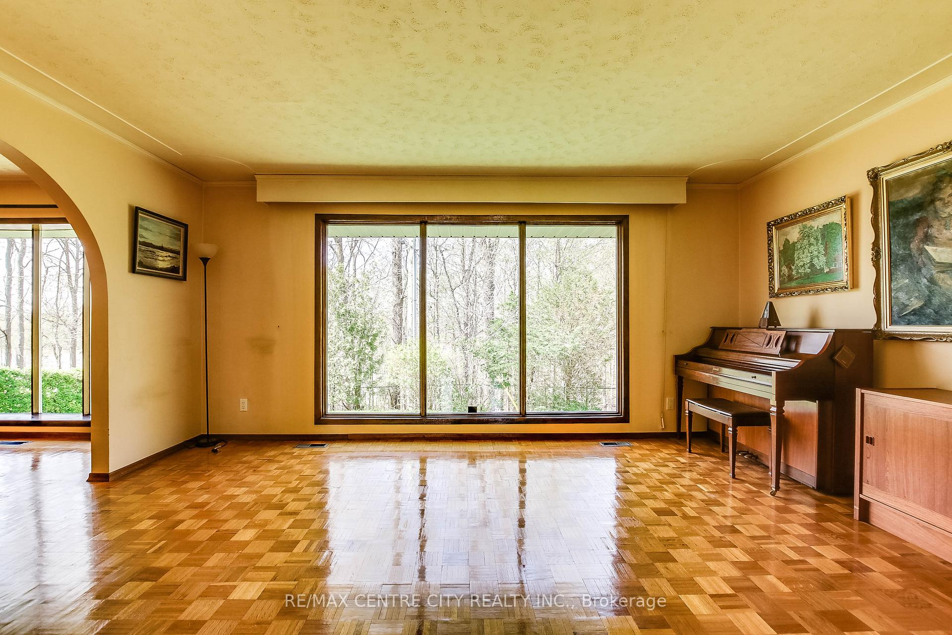 Photo 2 of 32 Locke Avenue, St. Thomas — HOMEH