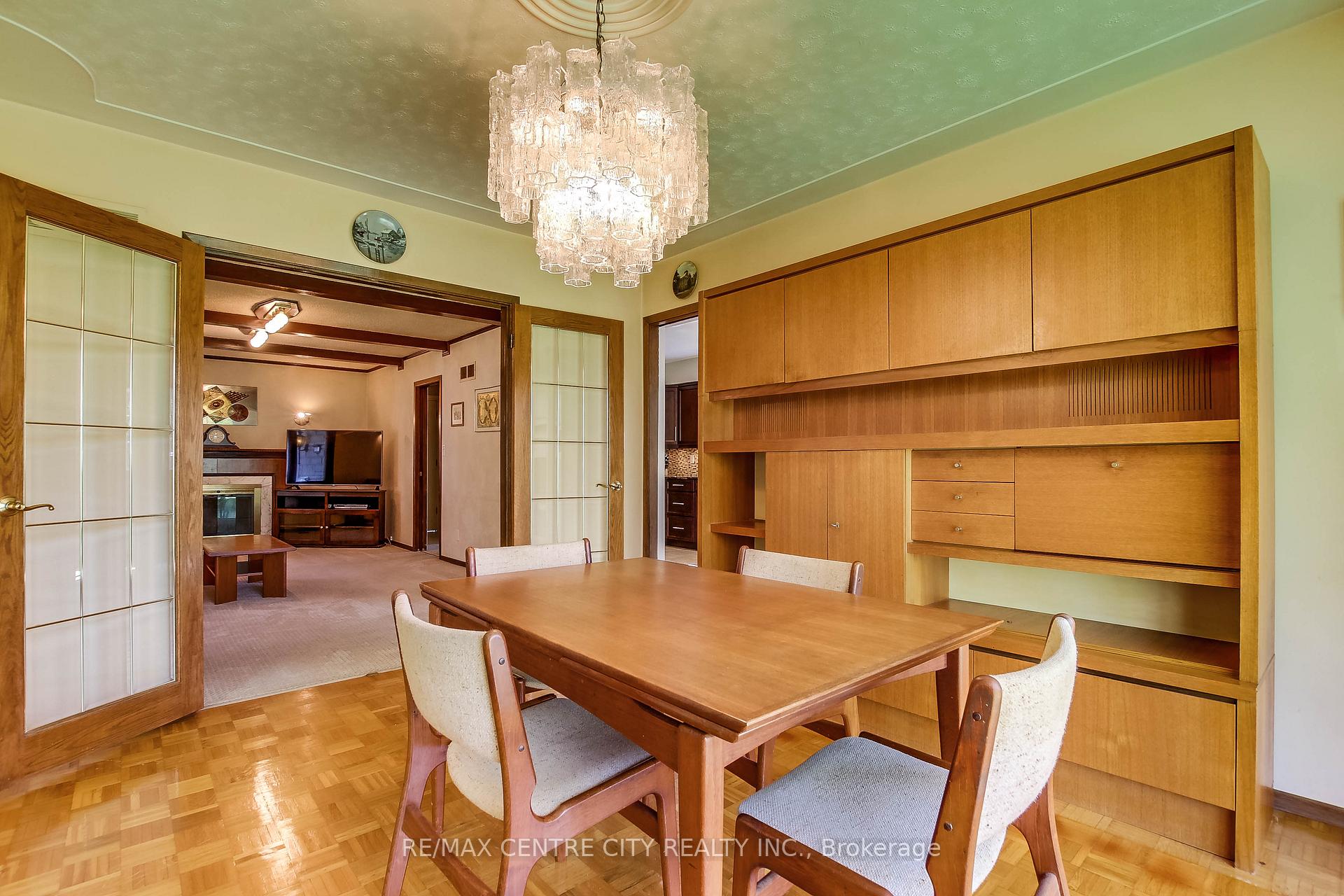 Photo 3 of 32 Locke Avenue, St. Thomas — HOMEH