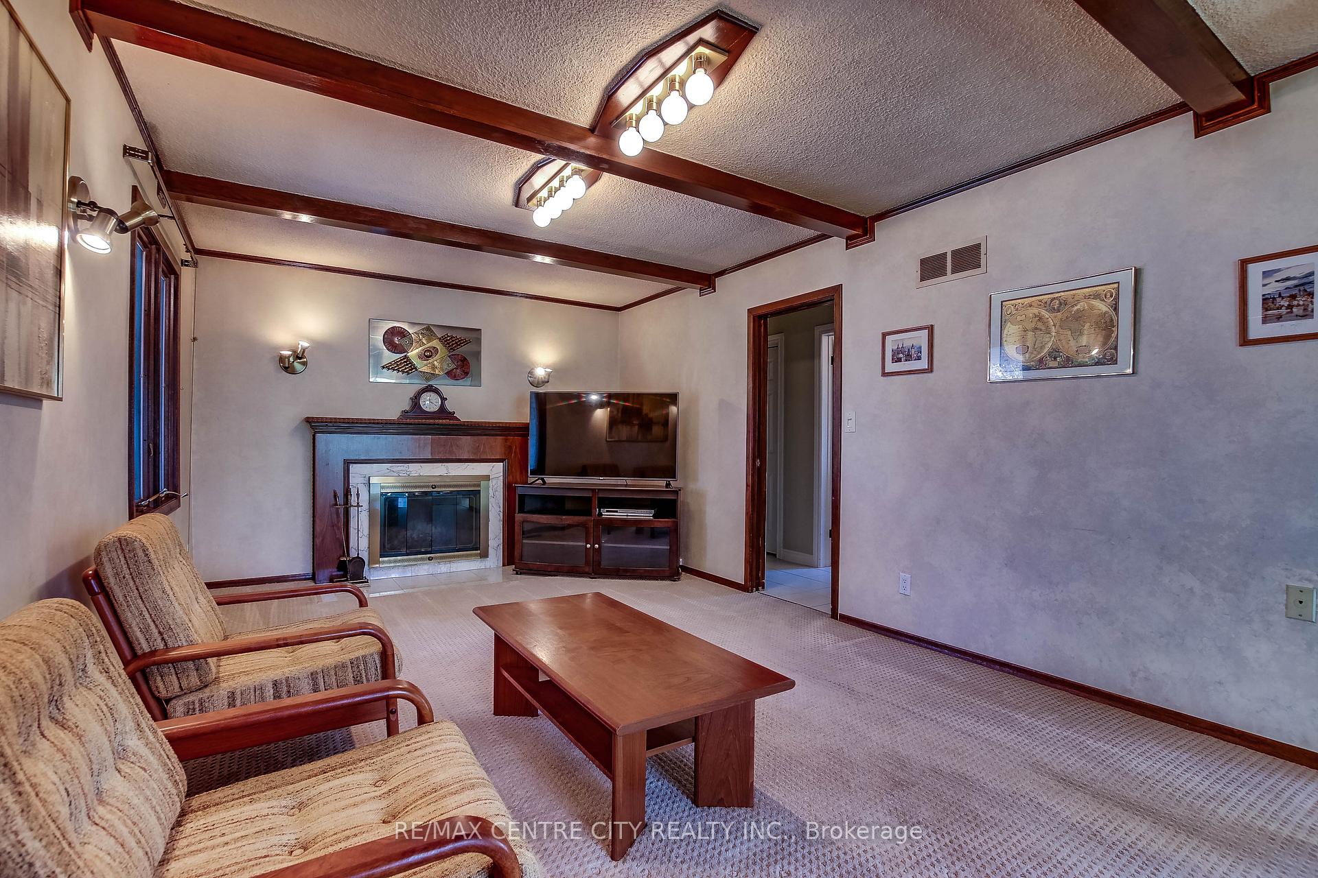 Photo 5 of 32 Locke Avenue, St. Thomas — HOMEH