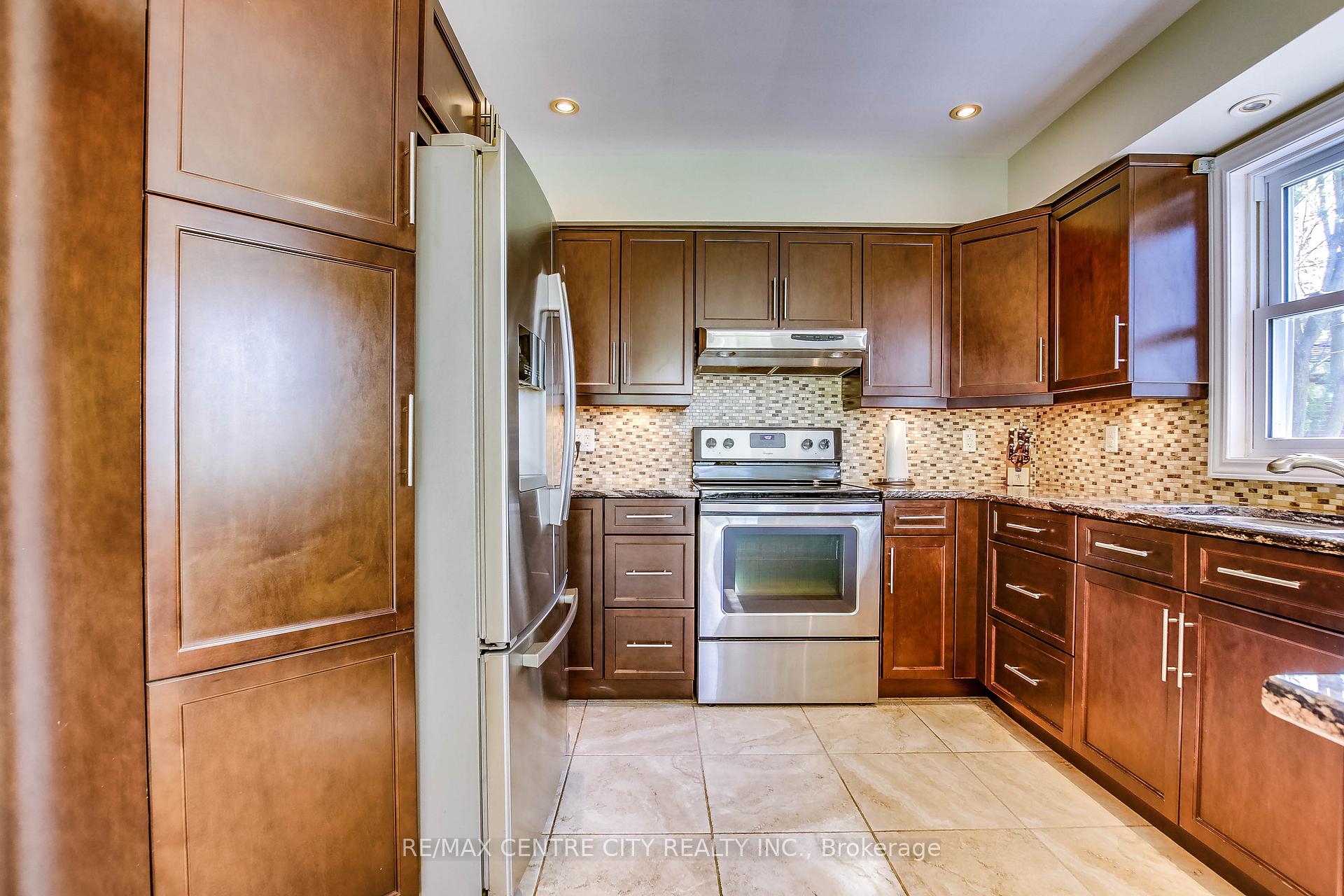 Photo 12 of 32 Locke Avenue, St. Thomas — HOMEH