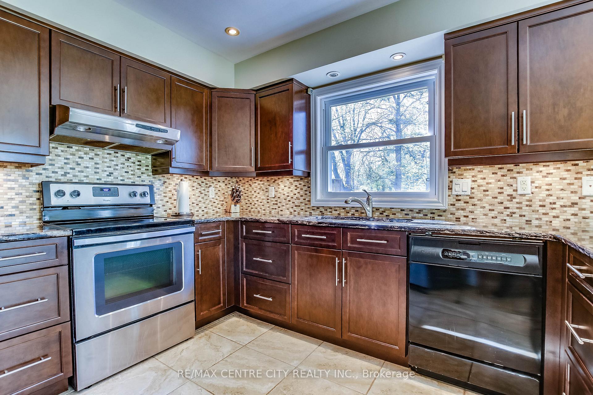 Photo 20 of 32 Locke Avenue, St. Thomas — HOMEH