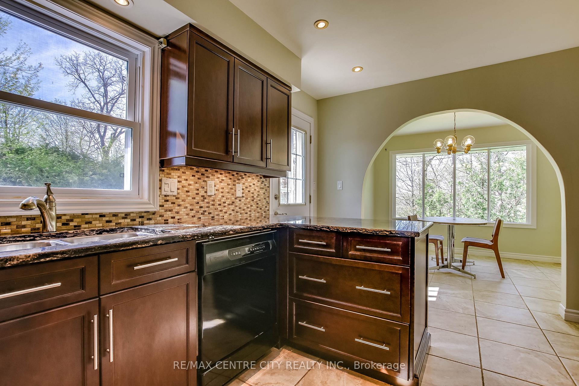 Photo 15 of 32 Locke Avenue, St. Thomas — HOMEH