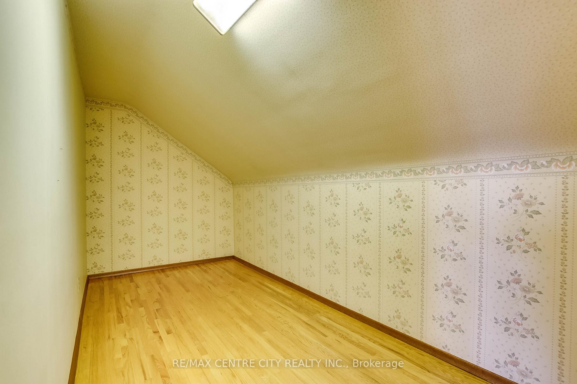 Photo 31 of 32 Locke Avenue, St. Thomas — HOMEH