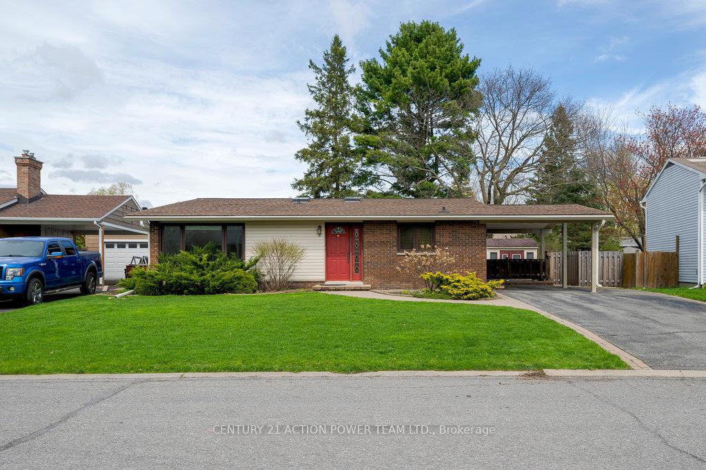 Photo 4 of 9 Keewatin Crescent, Ottawa, Borden Farm/Stewart Farm/Carleton Heights/Parkwood Hills — HOMEH