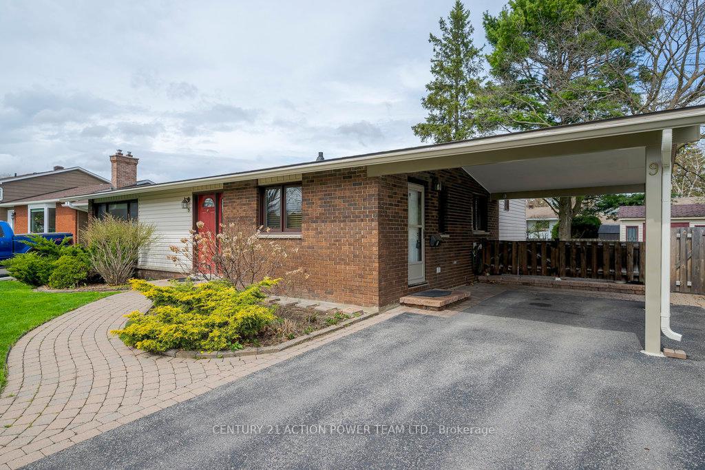 Photo 7 of 9 Keewatin Crescent, Ottawa, Borden Farm/Stewart Farm/Carleton Heights/Parkwood Hills — HOMEH