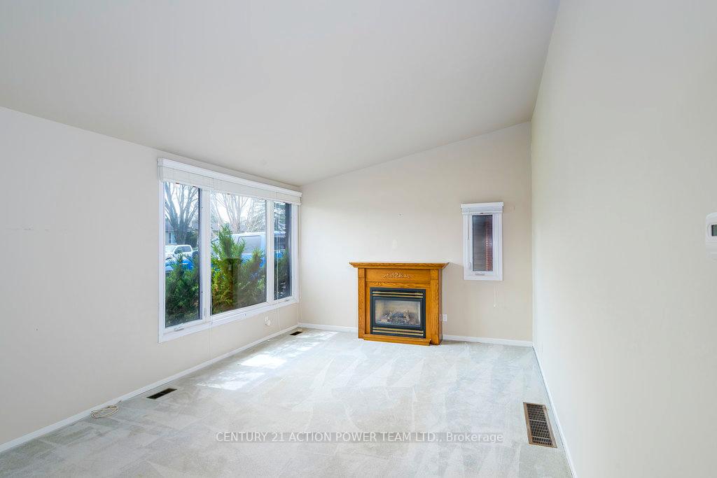 Photo 5 of 9 Keewatin Crescent, Ottawa, Borden Farm/Stewart Farm/Carleton Heights/Parkwood Hills — HOMEH