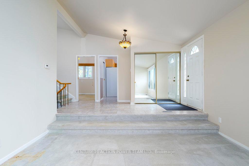 Photo 11 of 9 Keewatin Crescent, Ottawa, Borden Farm/Stewart Farm/Carleton Heights/Parkwood Hills — HOMEH