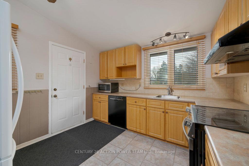 Photo 13 of 9 Keewatin Crescent, Ottawa, Borden Farm/Stewart Farm/Carleton Heights/Parkwood Hills — HOMEH