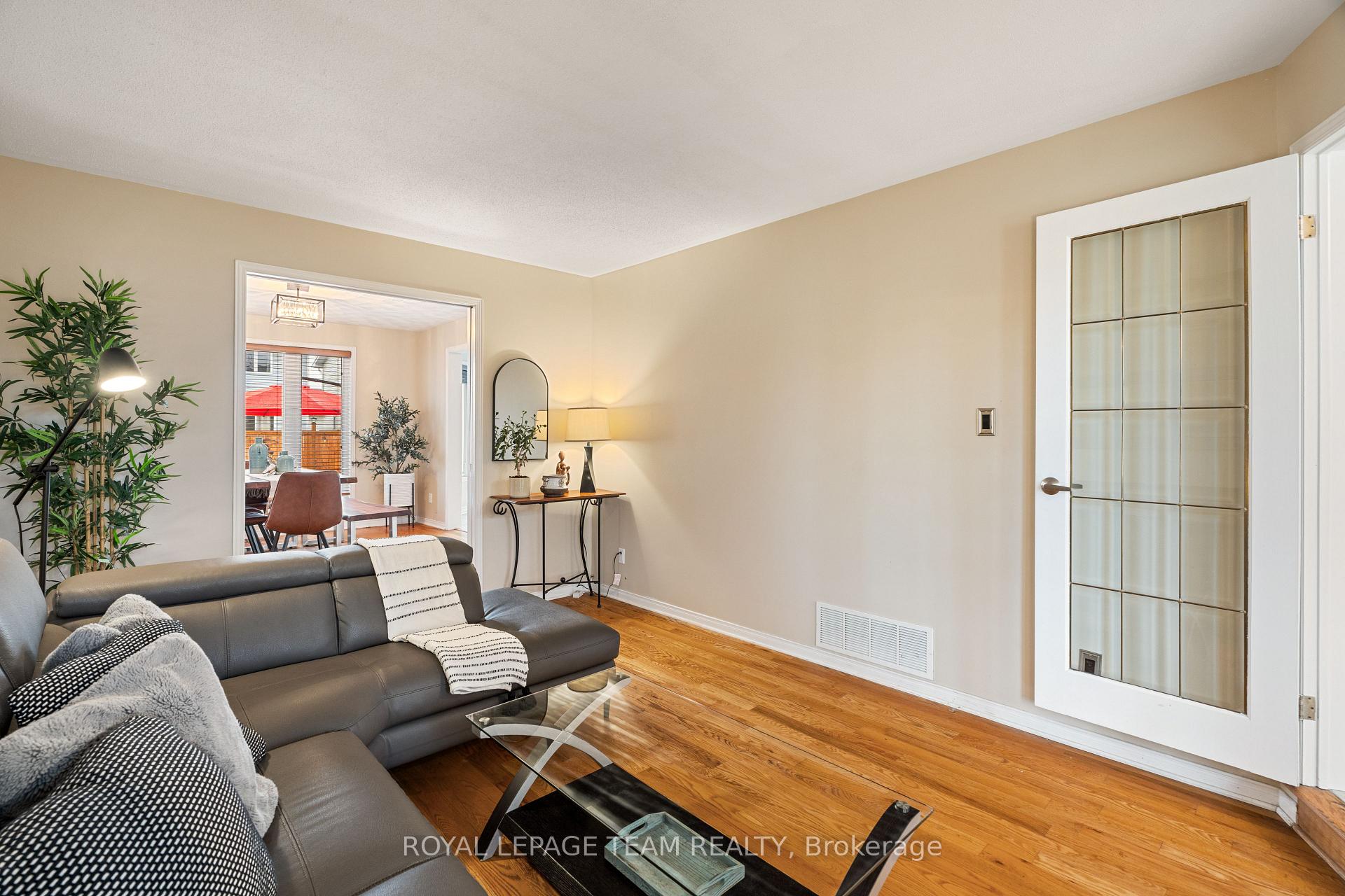 Photo 4 of 1648 Toulouse Crescent, Ottawa, Orleans/Sunridge — HOMEH