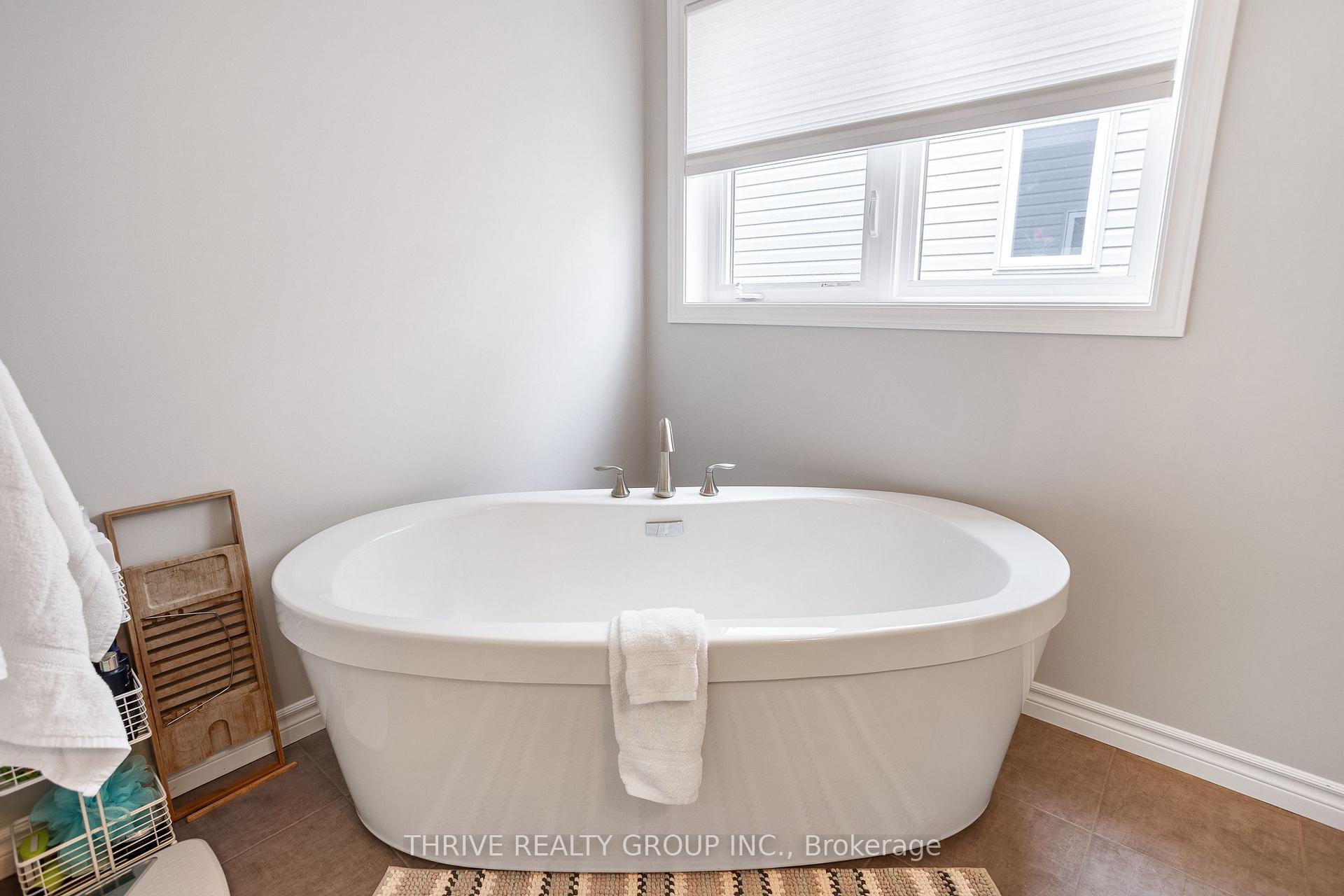 Photo 16 of 2079 Cedarpark Drive, London, North D — HOMEH