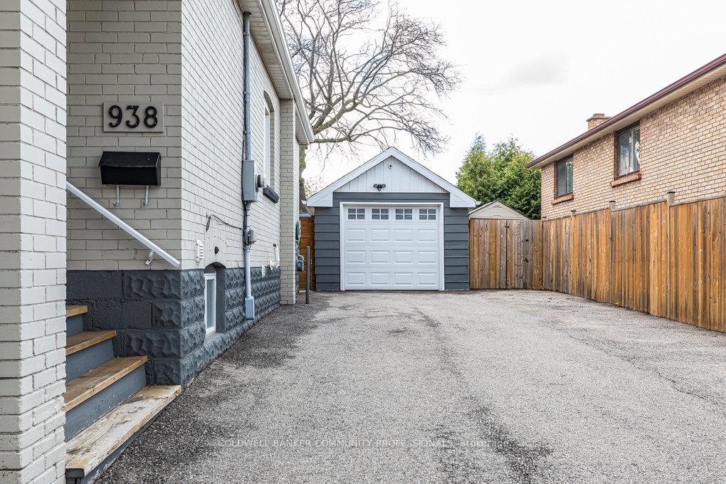 Photo 4 of 938 Lawrence Road, Hamilton, Rosedale — HOMEH